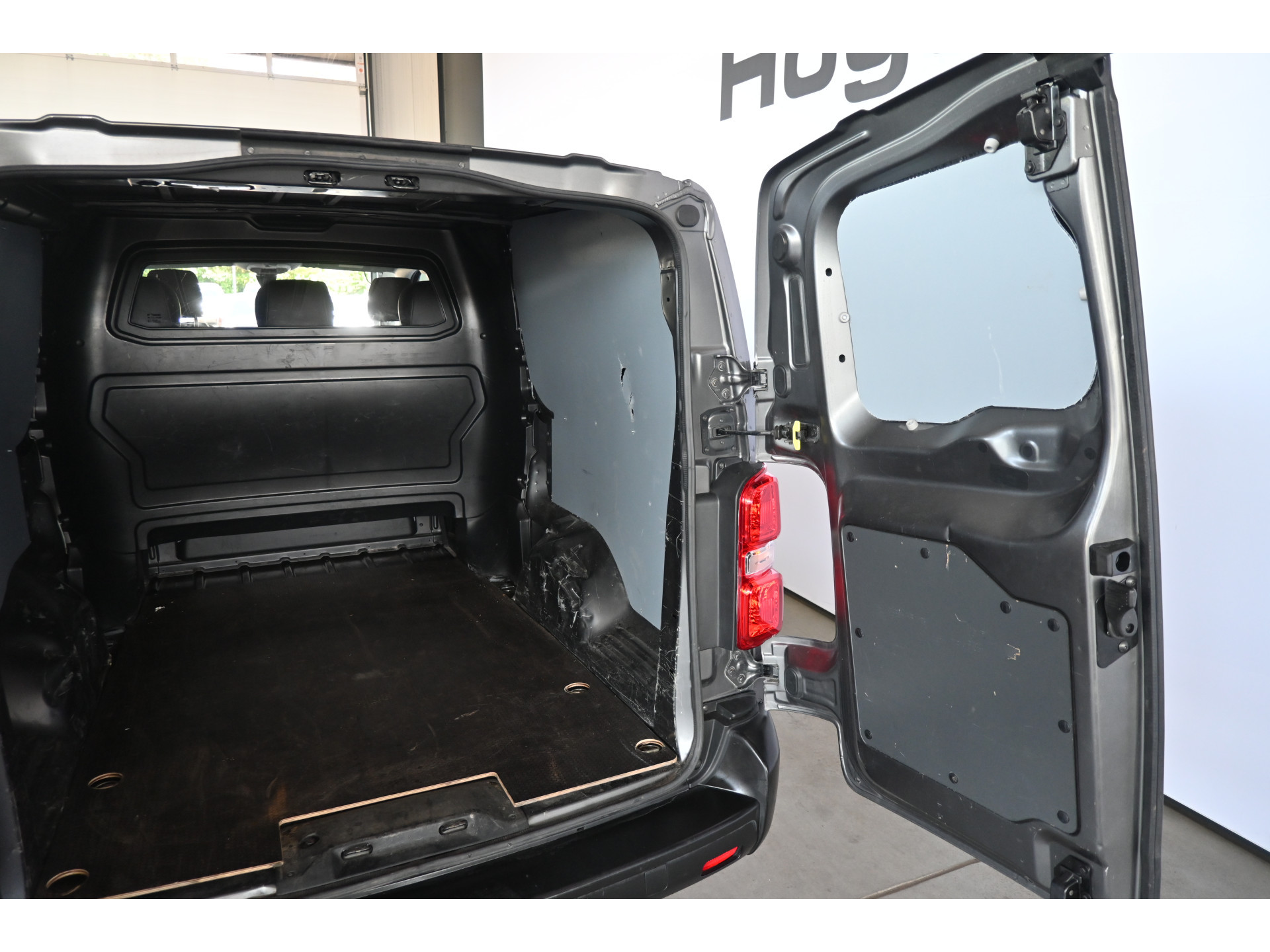 Opel Vivaro 1.5 CDTI L3H1 Edition 6 Persoons Airco Navigatie Trekhaak Cruise Control Rijklaarprijs! Inruil Mogelijk!