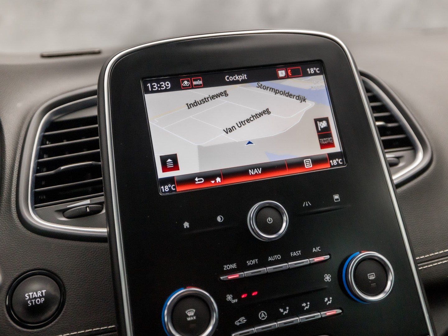 Renault Scénic 1.3 TCe Intens Sport (APPLE CARPLAY, NAVIGATIE, CAMERA, CLIMATE, LEDER, SPORTSTOELEN, GETINT GLAS, CRUISE, NIEUWSTAAT)