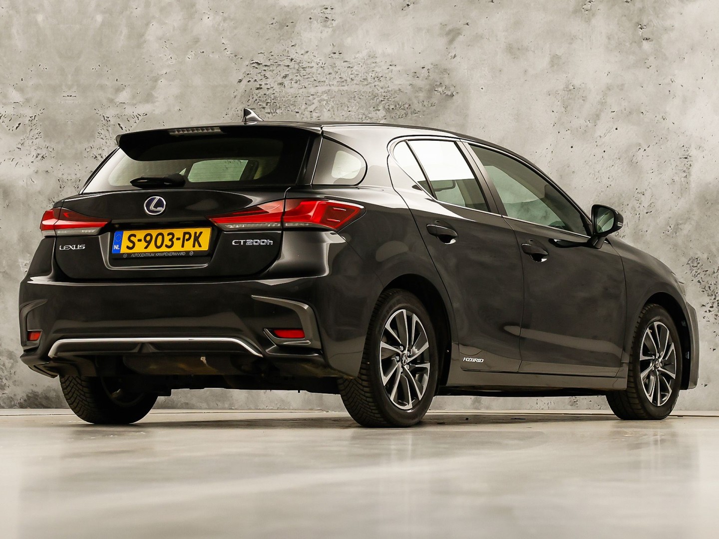 Lexus CT 200h Business Launch Edition Automaat (NAVIGATIE, CAMERA, ALCANTARA, SPORTSTOELEN, KEYLESS, ADAPTIVE CRUISE, NIEUWSTAAT)