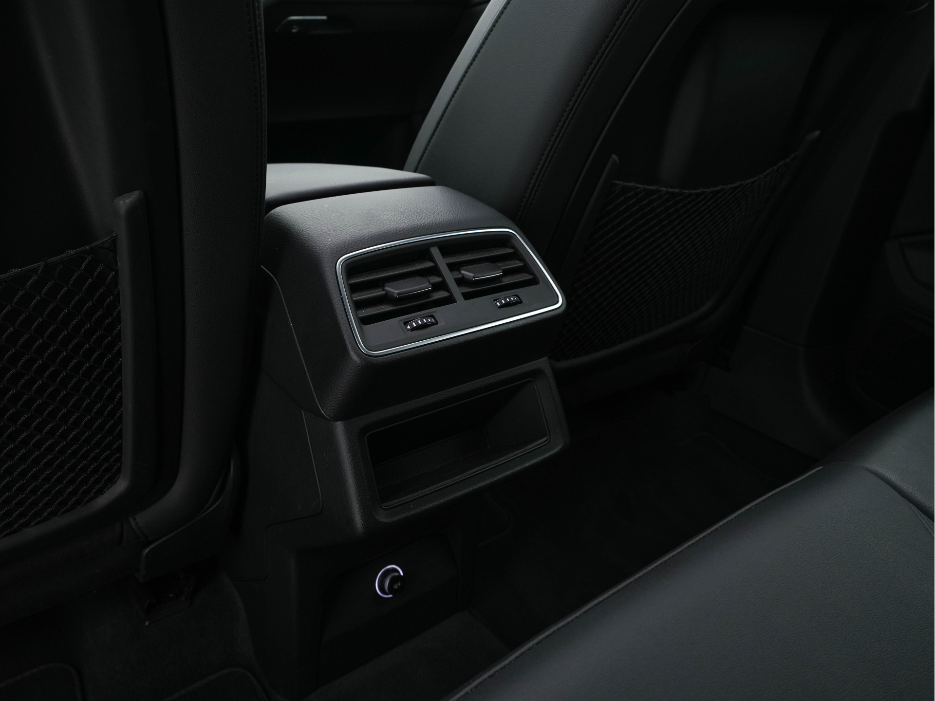 Audi e-tron 50 Quattro Launch-Edition-Plus 71 kWh [ 3-Fase ] {SOH-100%} (INCL-BTW) *PANO | LUXURY-LEATHER | ADAPTIVE-CRUISE | FULL-LED | DIGI-COCKPIT | KEYLESS | MEMORY-PACK | CAMERA | NAVI-FULLMAP | SHIFT-PADDLES | COMFORT-SEATS | 20''ALU*