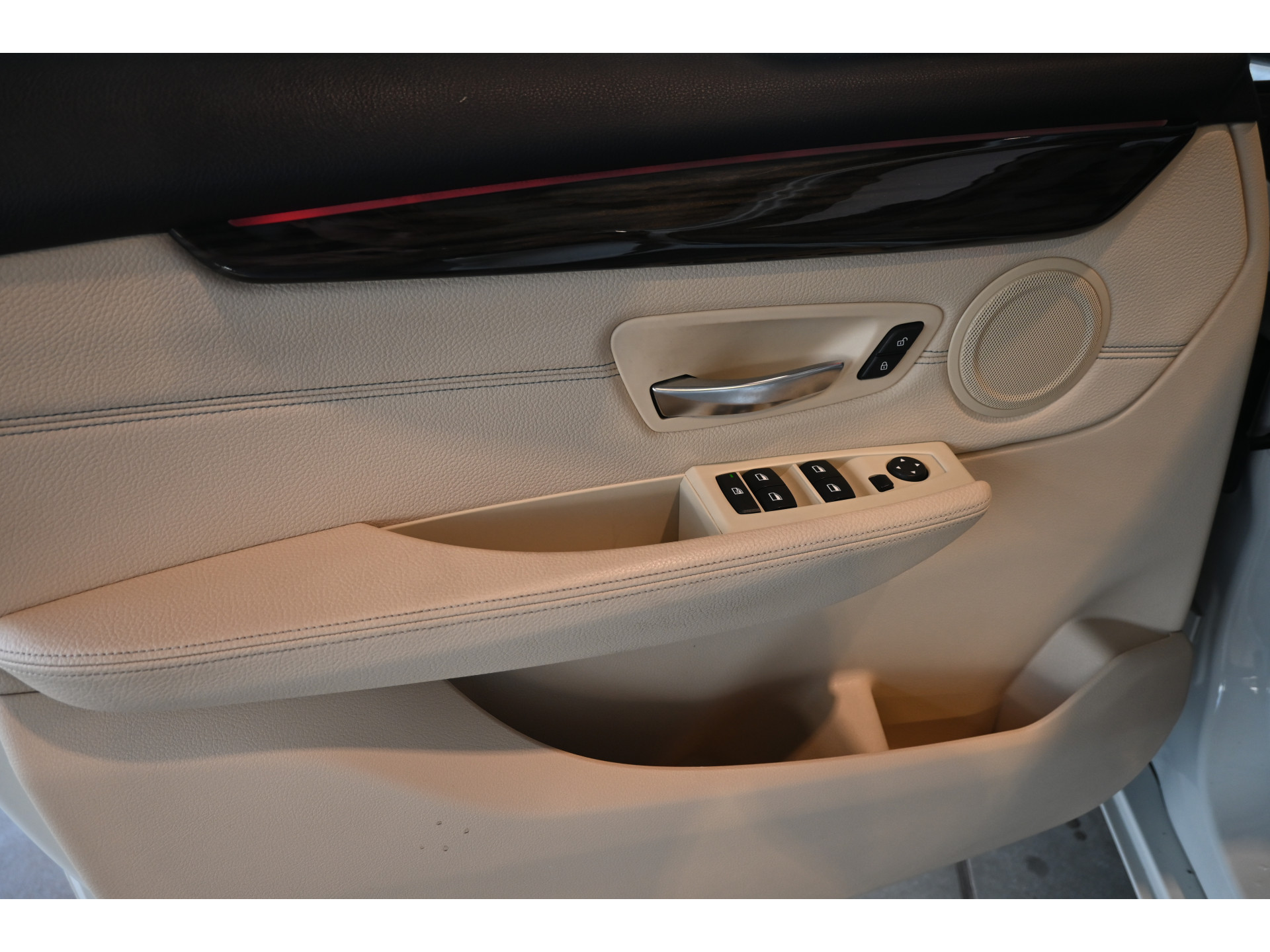 BMW 2-serie Active Tourer 218i High Executive Nap Clima Cruise Panoramadak Trekhaak PDC Navigatie LED Stoelverwarming Inruil Mogelijk!