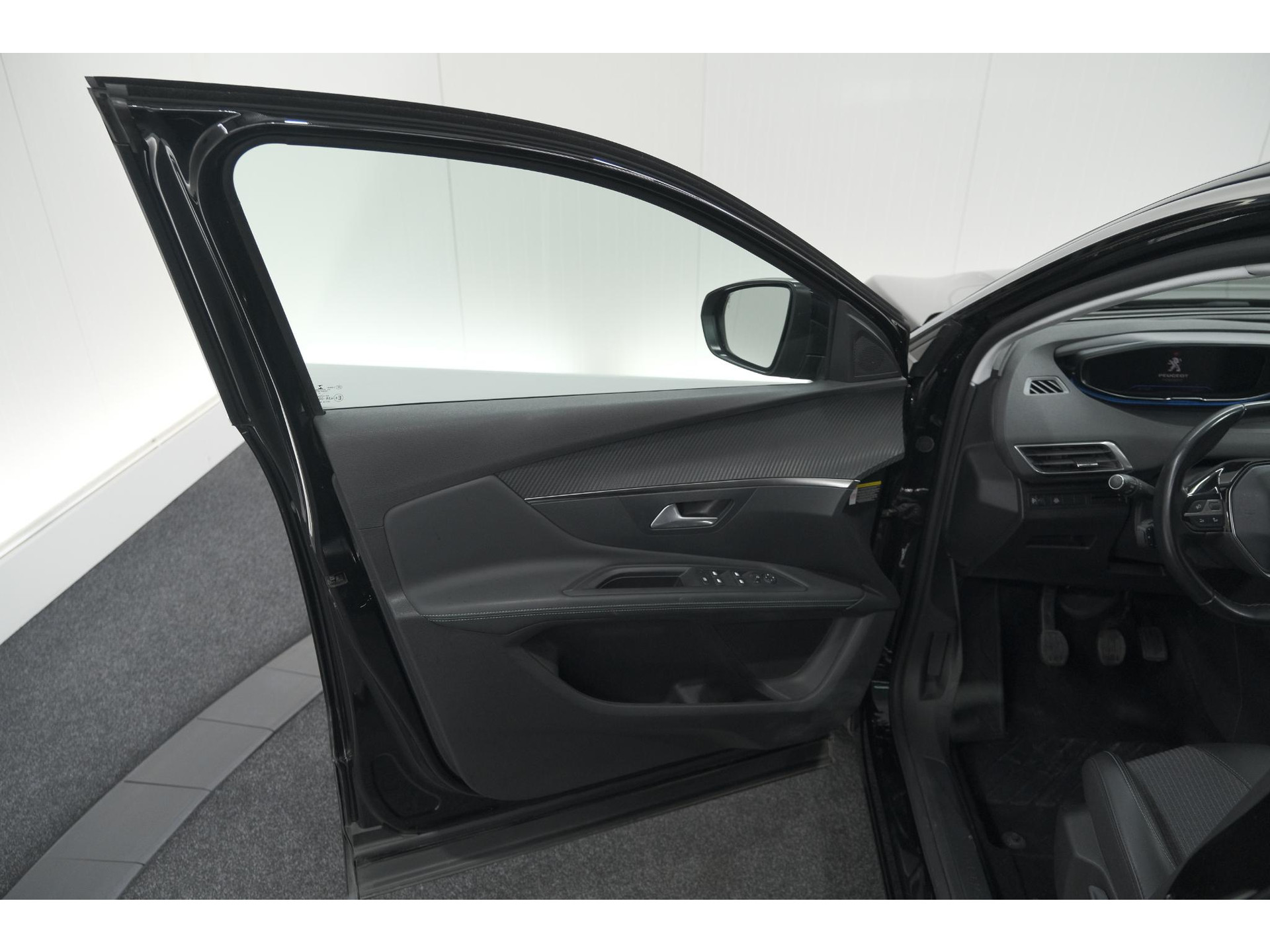 Peugeot 3008 PureTech 130 Allure | Trekhaak | Camera | Dodehoekdetectie | Navigatie