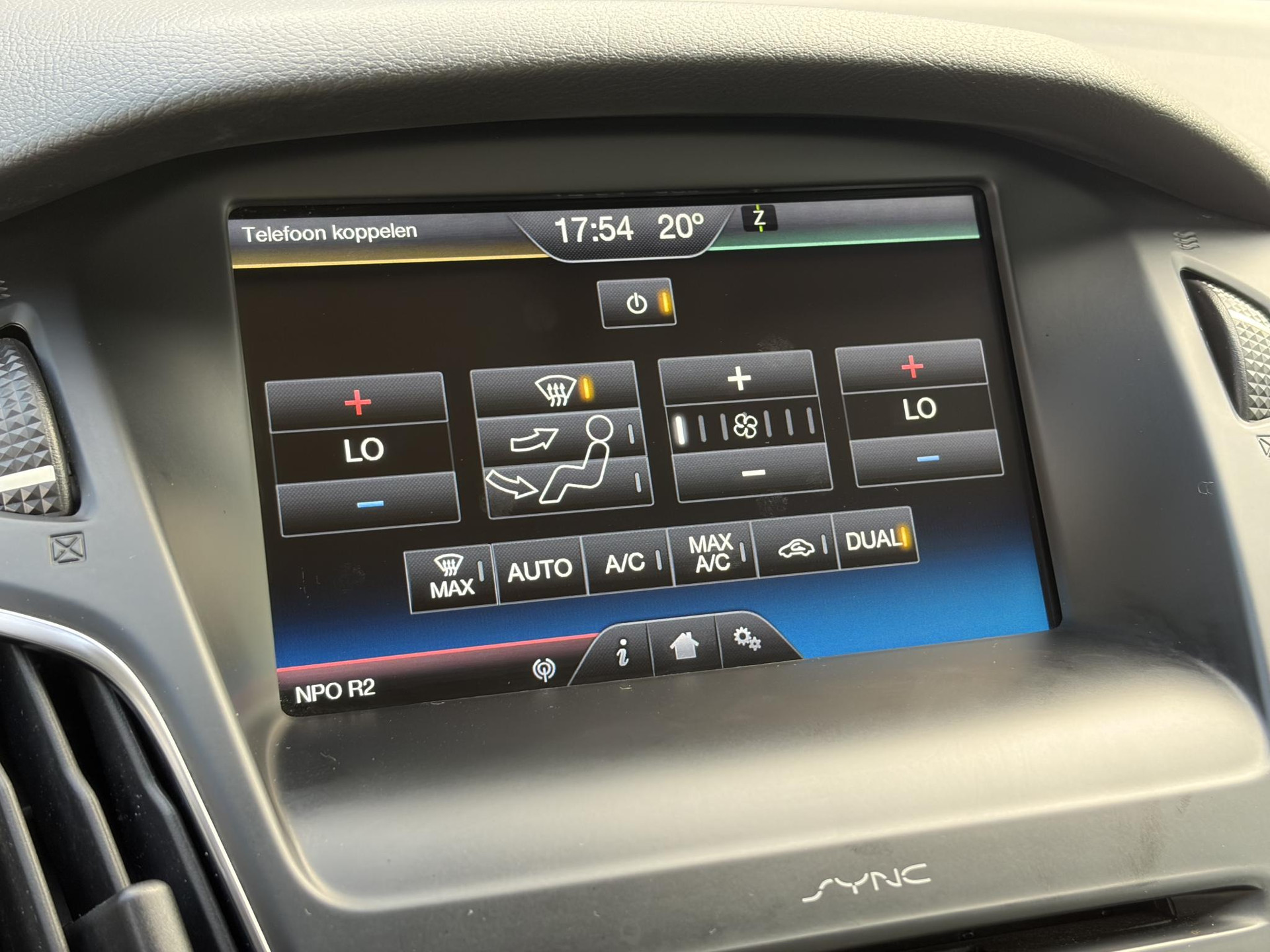 Ford Focus 1.0 Titanium   ✓125pk✓2e Eigenaar✓Navi✓Trekhaak✓6 Bak✓Clima✓Cruise✓Pdc V+A✓Net Beurt gehad✓17''Lm velgen✓N.A.P✓N.A.P✓Apk tot 09-2027