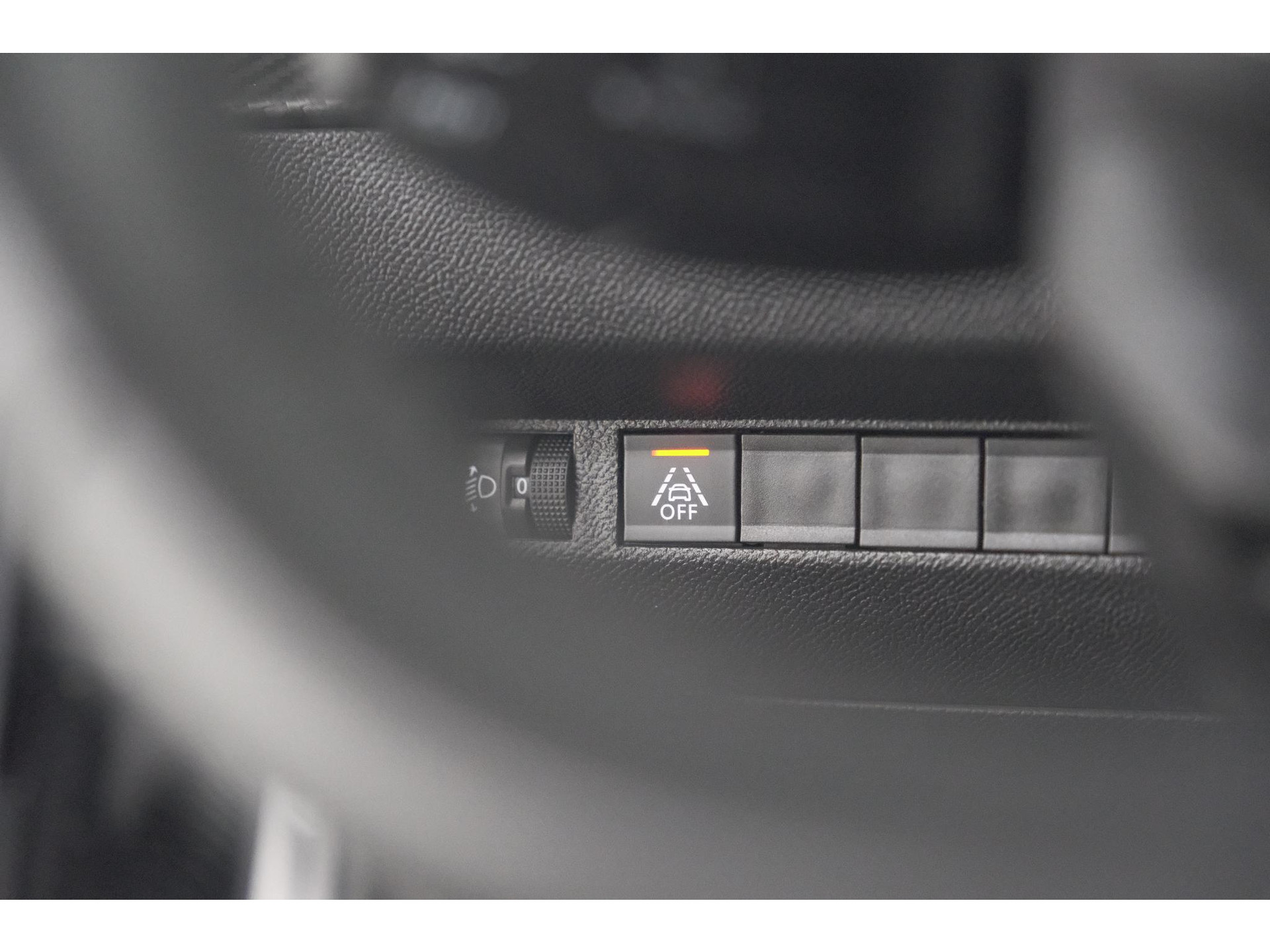 Peugeot e-2008 EV Allure 50 kWh | SOH=96.7 % | 3 Fase Laadfunctie | Camera | Navigatie | Parkeersensoren | Apple Carplay