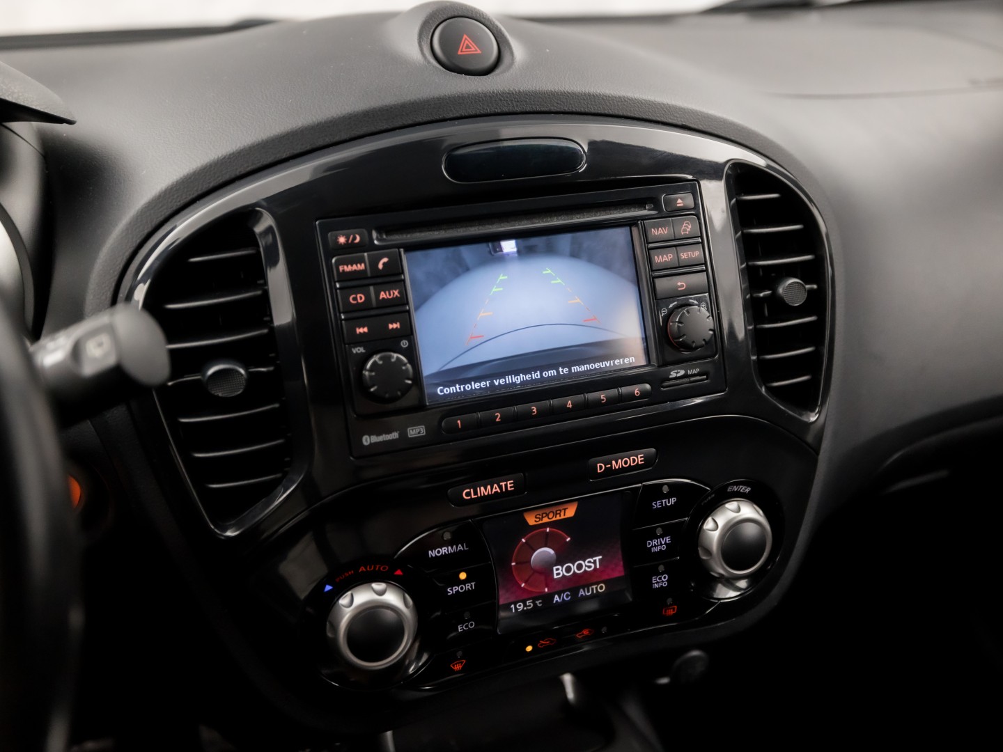 Nissan Juke 1.6 DIG-T Tekna (NAVIGATIE, CLIMATE, CAMERA, GETINT GLAS, KEYLESS, SPORTSTOELEN, LM VELGEN, CRUISE, NIEUWSTAAT)