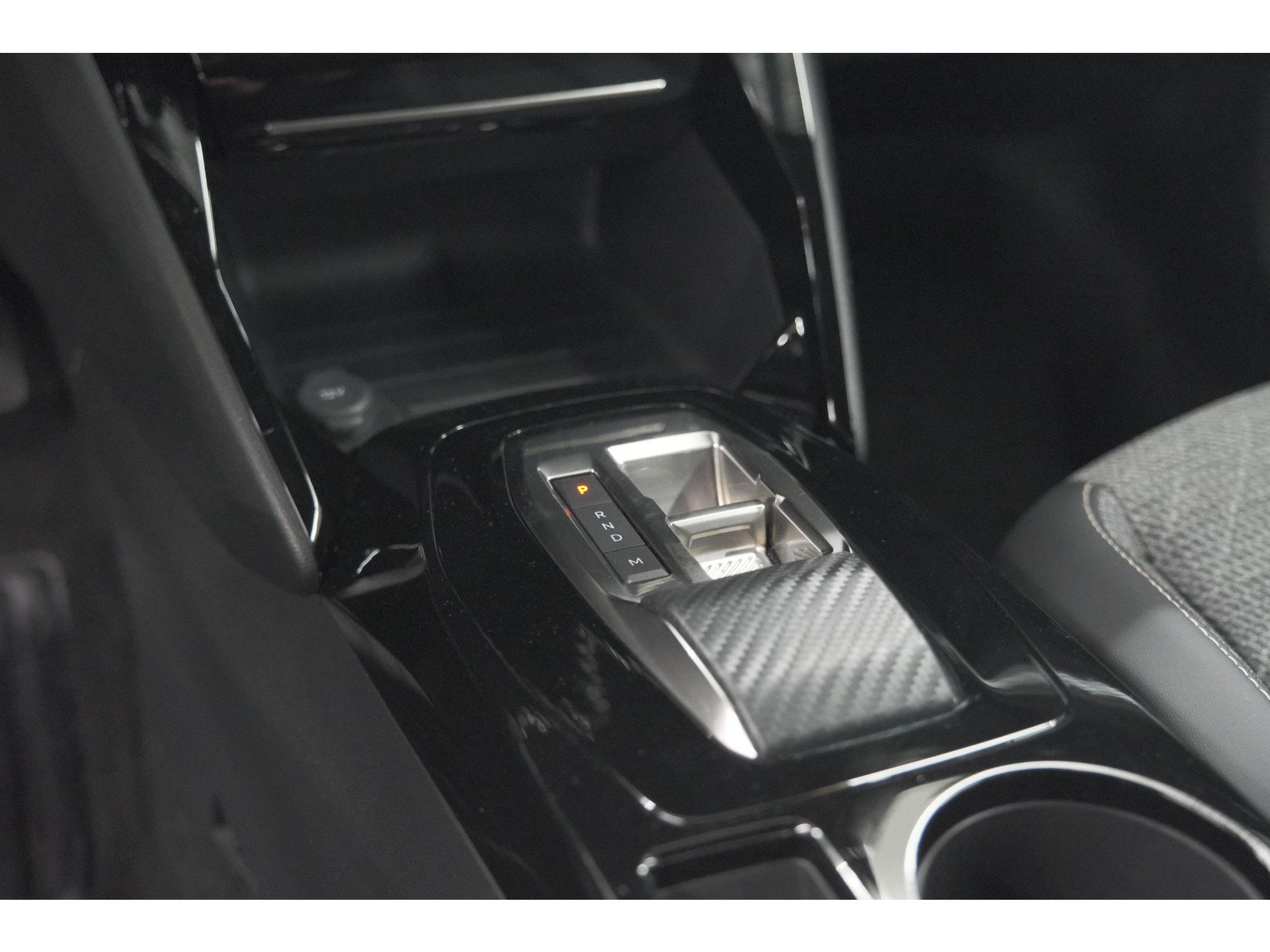 Peugeot 2008 Hybrid 136 e-DCS6 Allure | 360 Camera | Adaptieve Cruise Control | Dodehoekdetectie | Navigatie