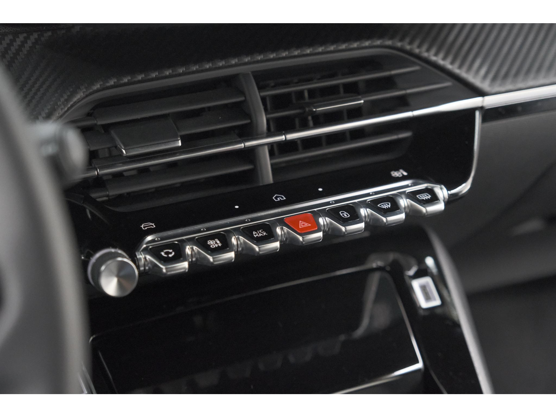 Peugeot e-2008 EV Allure Avantage 54 kWh | 11 KW Laadfunctie | Parkeersensoren | Apple Carplay