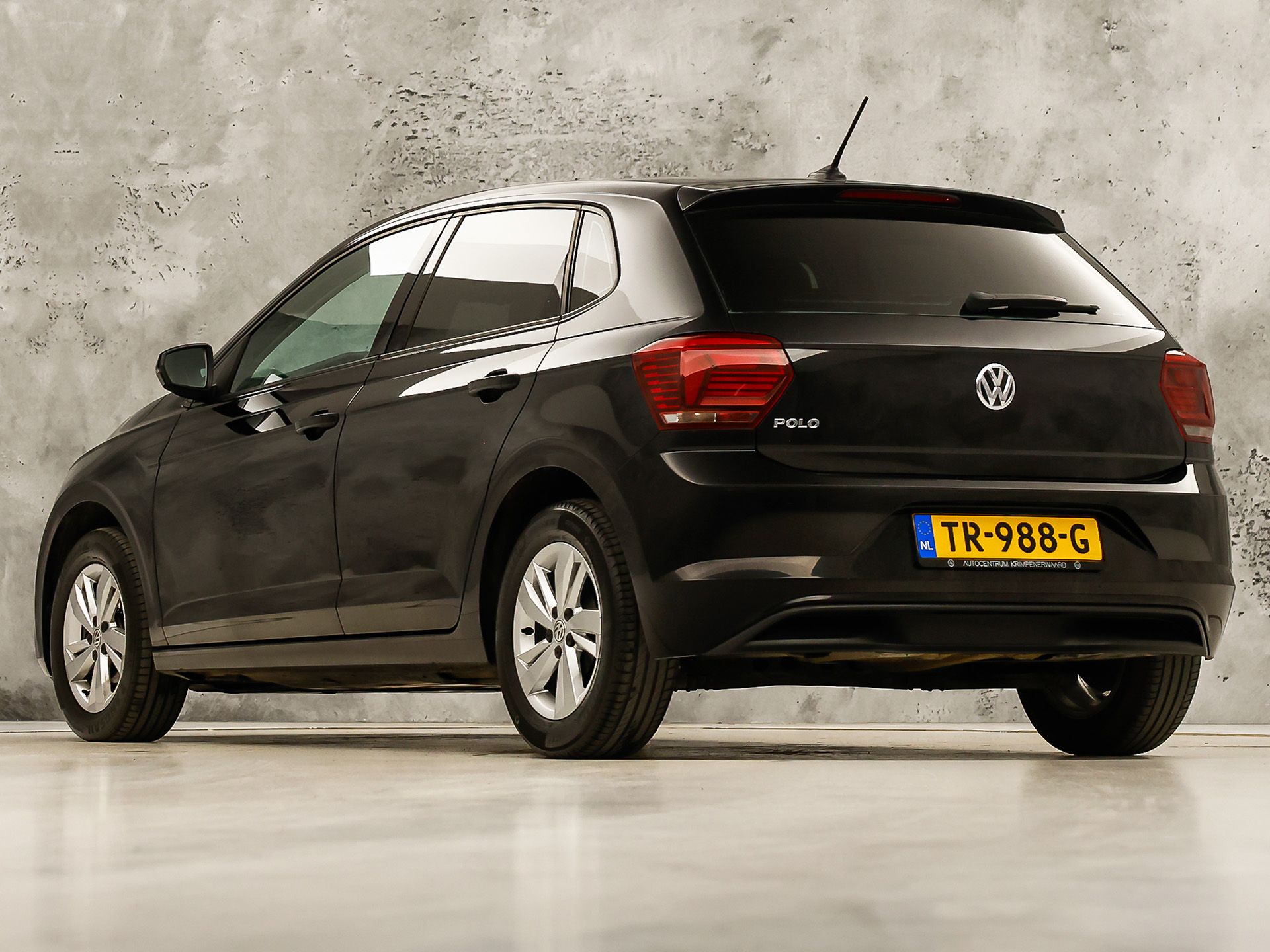 Volkswagen Polo 1.0 TSI Sportline (APPLE CARPLAY, GROOT NAVI, GETINT GLAS, LM VELGEN, SPORTSTOELEN, ADAPTIVE CRUISE, NIEUWSTAAT)