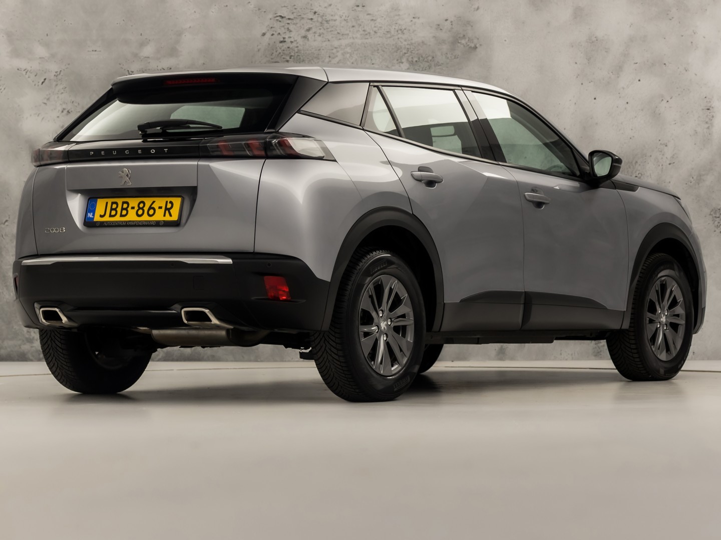 Peugeot 2008 1.2 PureTech Sport 131Pk Automaat (APPLE CARPLAY, GROOT NAVI, LM VELGEN, SPORTSTOELEN, PARKEERSENSOREN, LANE ASSIST, NIEUWSTAAT)