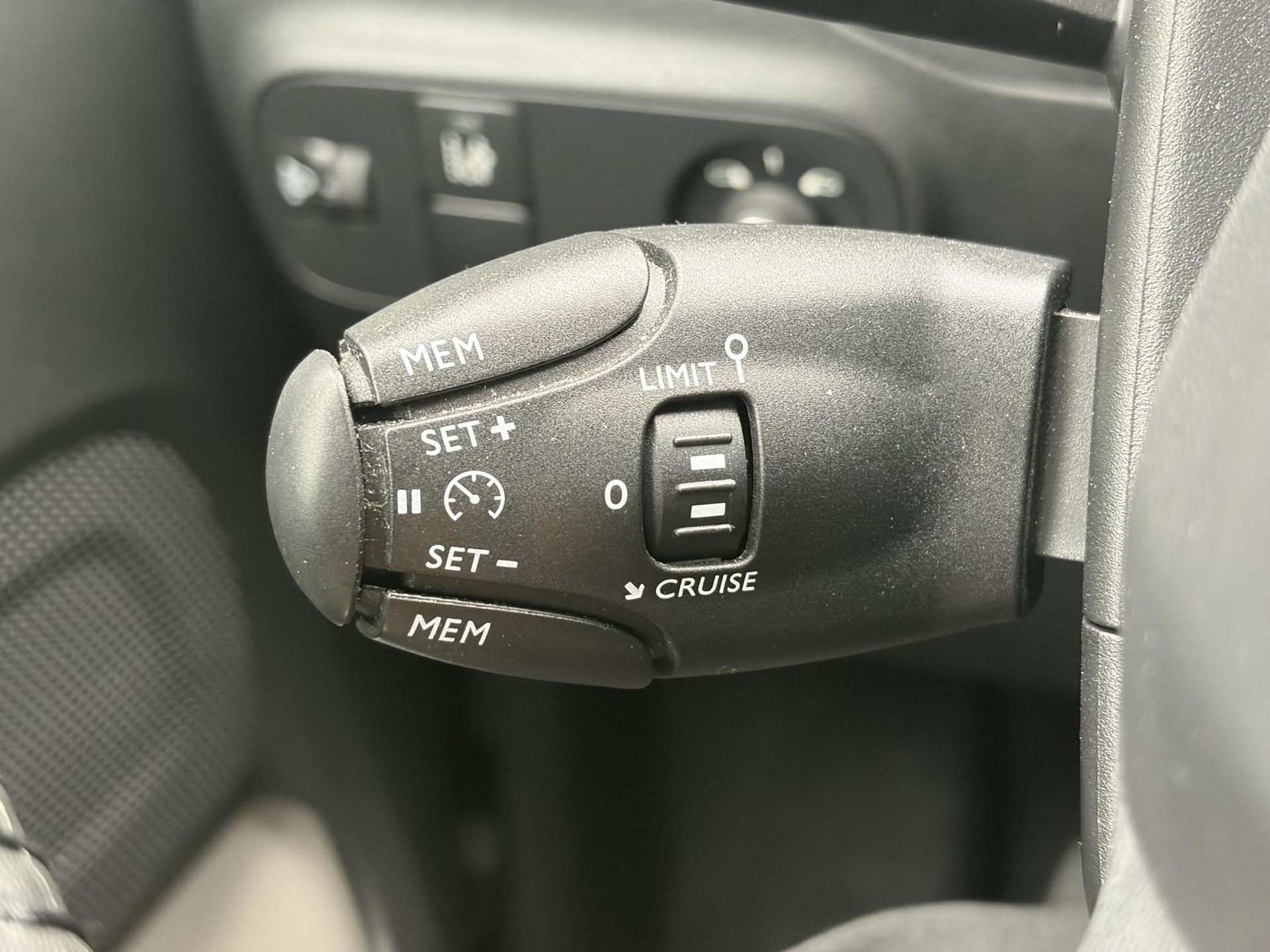 Citroen C3 1.2 PureTech S&S Shine D-riem vv in 02-2025 l 1e Eigenaar l Dealer Onderhouden l 110pk l Navi l Camera l Carplay l Clima l Cruise l Lm velgen l 6 Bak l Rijstrooksensor l Pdc l N.A.P l Apk tot 03-2027