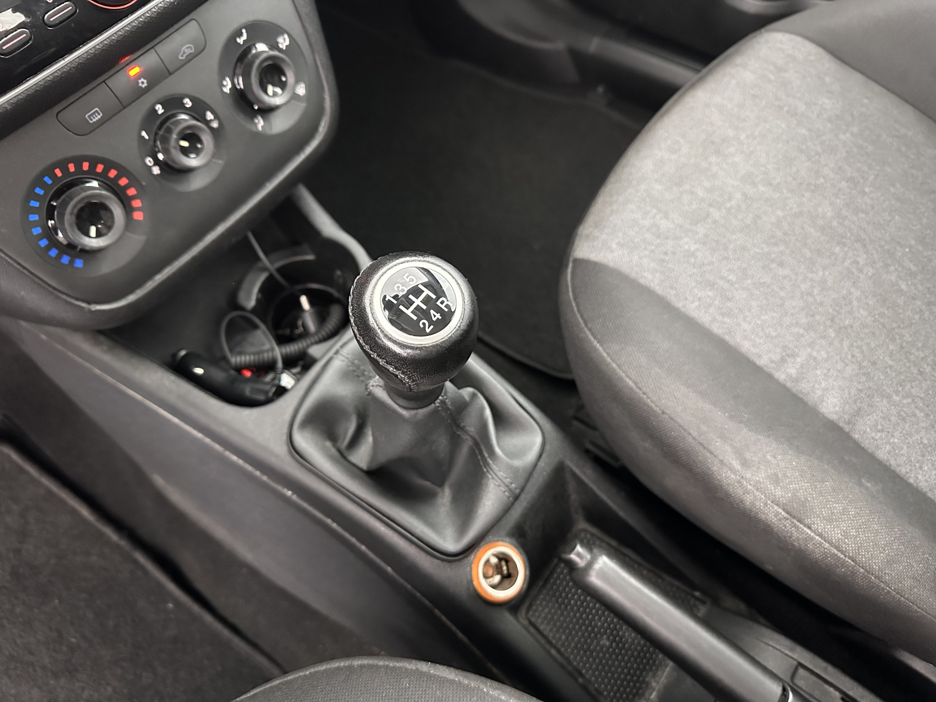 Fiat Punto Evo 1.3 M-Jet Street Pack-Easy *AIRCO | CRUISE | COMFORT-SEATS | SIDE-SKIRTS | PDC | TOWBAR | RADIO-CD | 15"ALU*