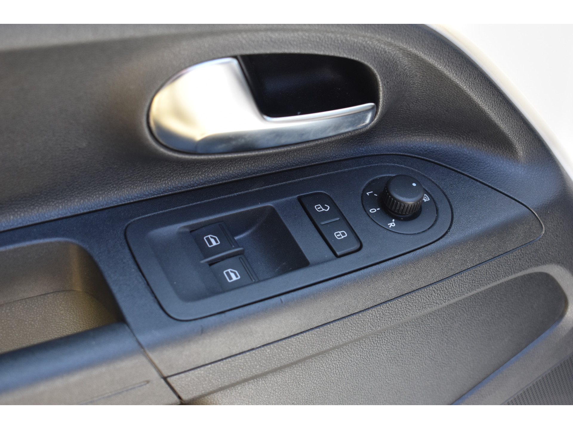 Volkswagen Up! 1.0 high up! BlueMotion Panodak Navigatie Pdc Lage km-stand