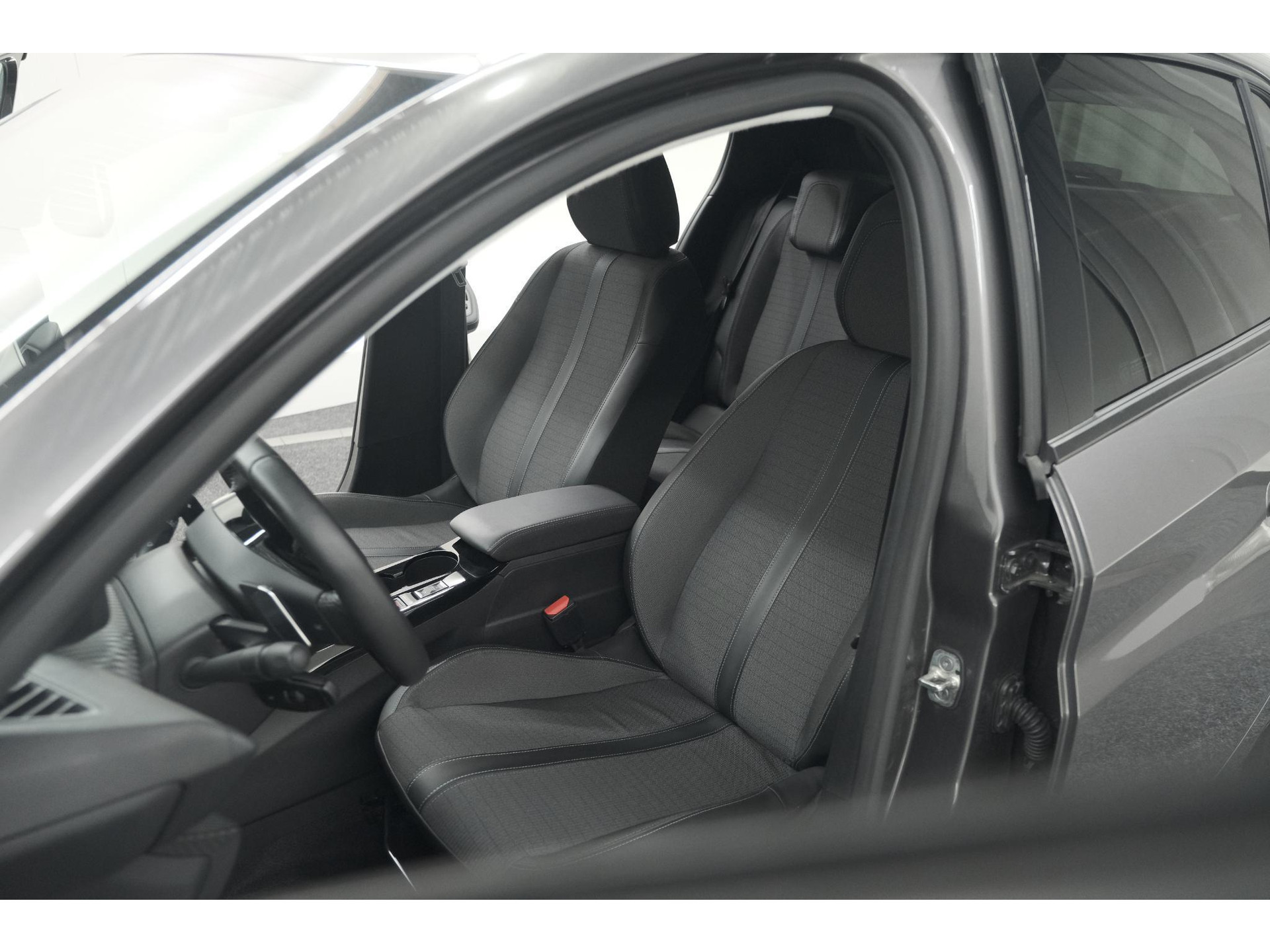 Peugeot 208 PureTech 100 EAT8 Allure Pack | Camera | Apple Carplay | Parkeersensoren | Stoelverwarming