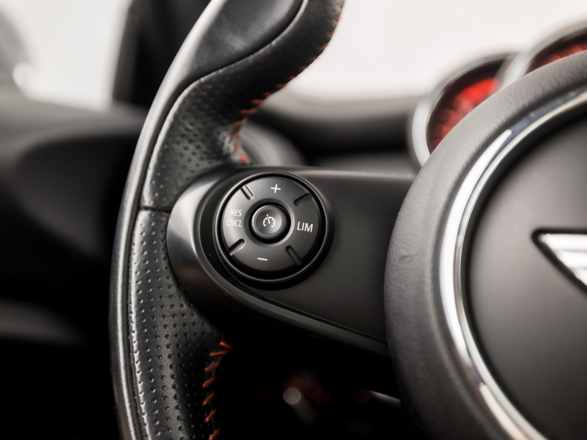 MINI Mini 1.5 Cooper Sport Automaat (PANORAMADAK, JCW PACK, NAVIGATIE, CLIMATE, ZWART HEMEL, SPORTSTOELEN, PARKEERSENSOREN, CRUISE, NIEUWE APK, NIEUWSTAAT)