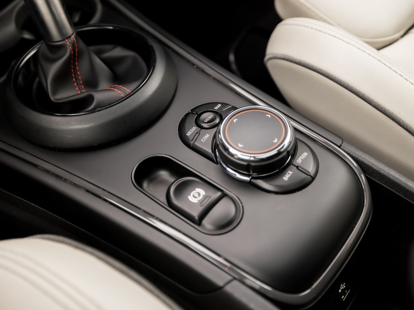 MINI Countryman 2.0 Cooper S John Cooper Works Chili 192Pk Automaat (PANORAMADAK, GROOT NAVI, LEDER, HARMAN/KARDON, CAMERA, STOELVERWARMING, SPORTSTOELEN, GETINT GLAS, NIEUWSTAAT)
