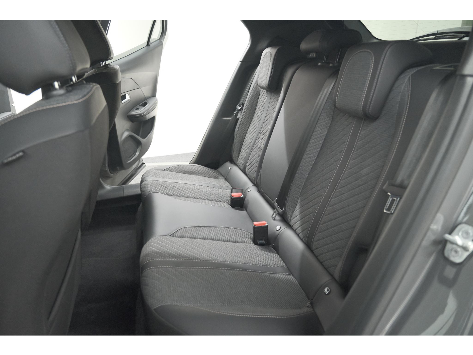 Peugeot 2008 PureTech 130 EAT8 Allure | 360 Camera | Adaptieve Cruise Control | Navigatie