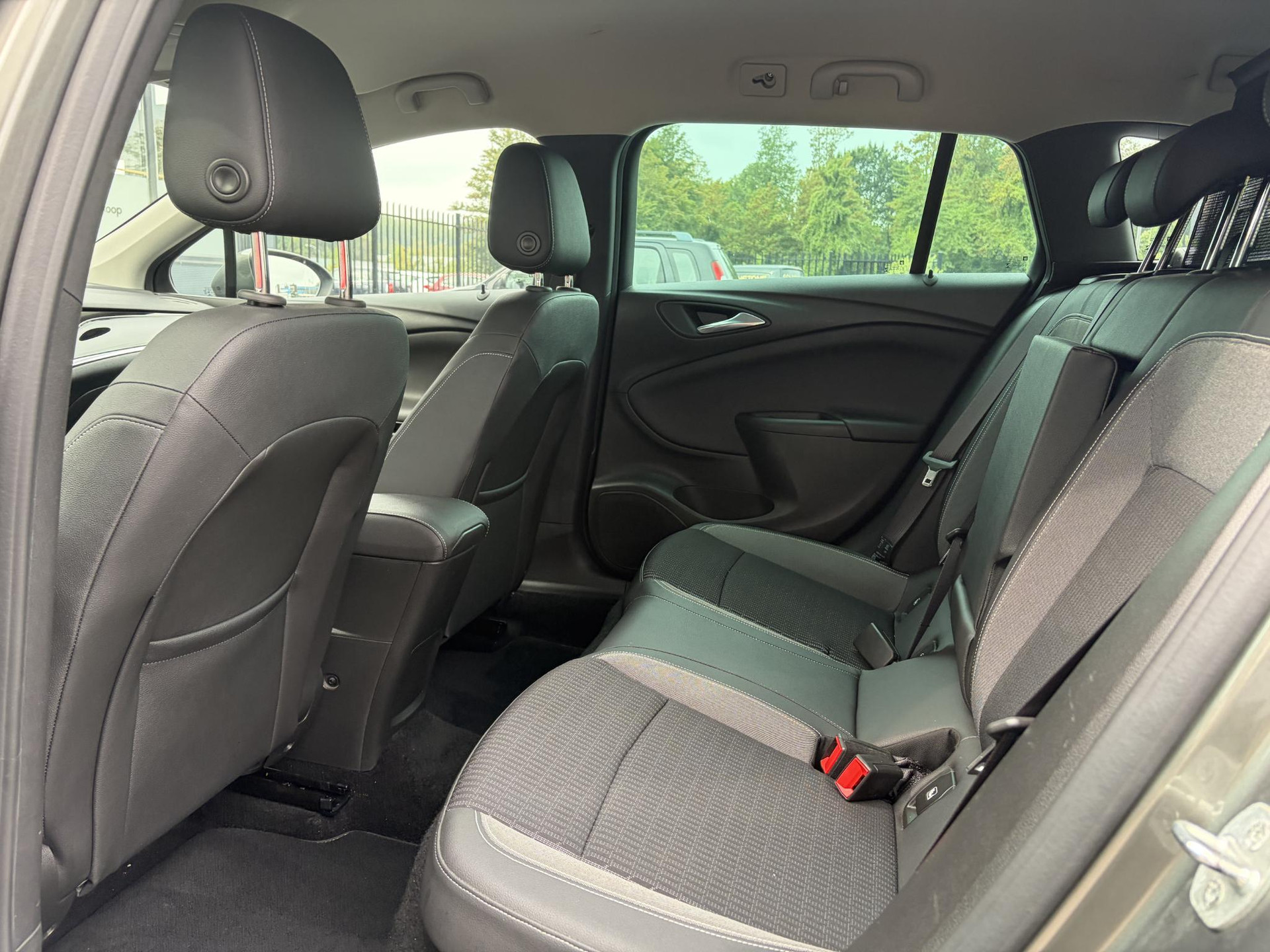 Opel Astra Sports Tourer 1.2 Elegance ✓131pk✓2e Eigenaar✓Camera✓Carplay✓6 Bak✓Stoelverw✓Stuurverw✓Pdc V+A✓Recent beurt gehad✓Clima✓Cruise✓Halfleder✓Keyless✓N.A.P✓Lm velgen✓Rijstrooksensor✓Apk tot 09-2028