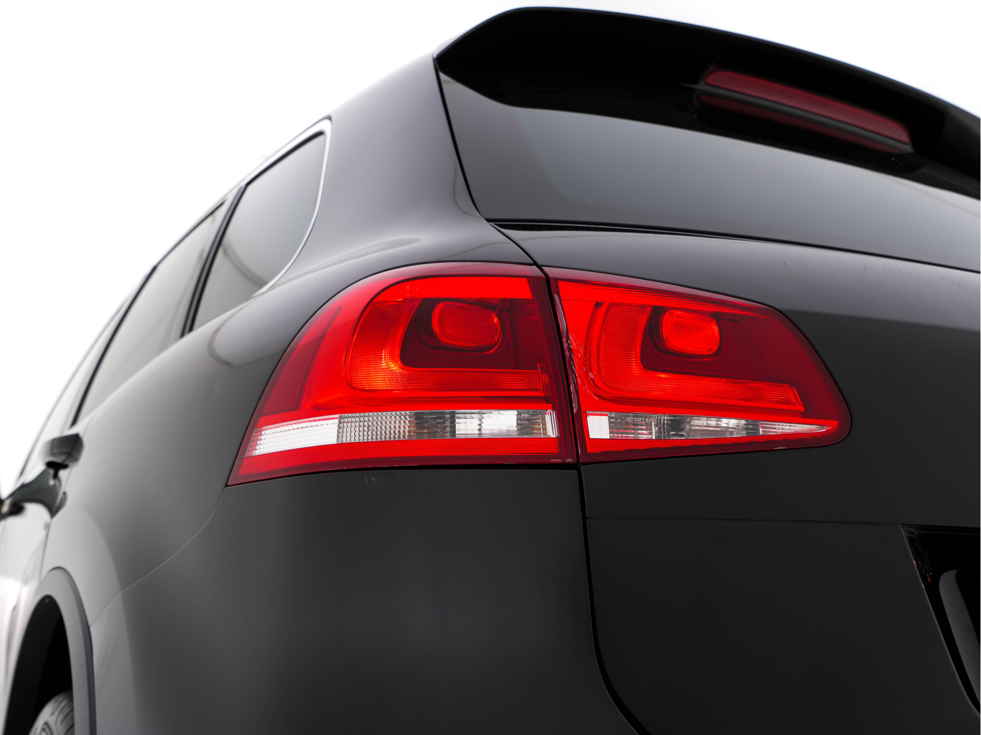 Volkswagen Touareg 3.0 TDI R-line-Sportpack AWD Aut. *FULL-LEATHER | BI-XENON | MEMORY-PACK | DYNAUDIO | AIR-SUSPENSION | NAVI-FULLMAP | COMFORT-SEATS  | ECC | HEATED-SEATS | PDC | CRUISE | TOWBAR | 21''ALU*