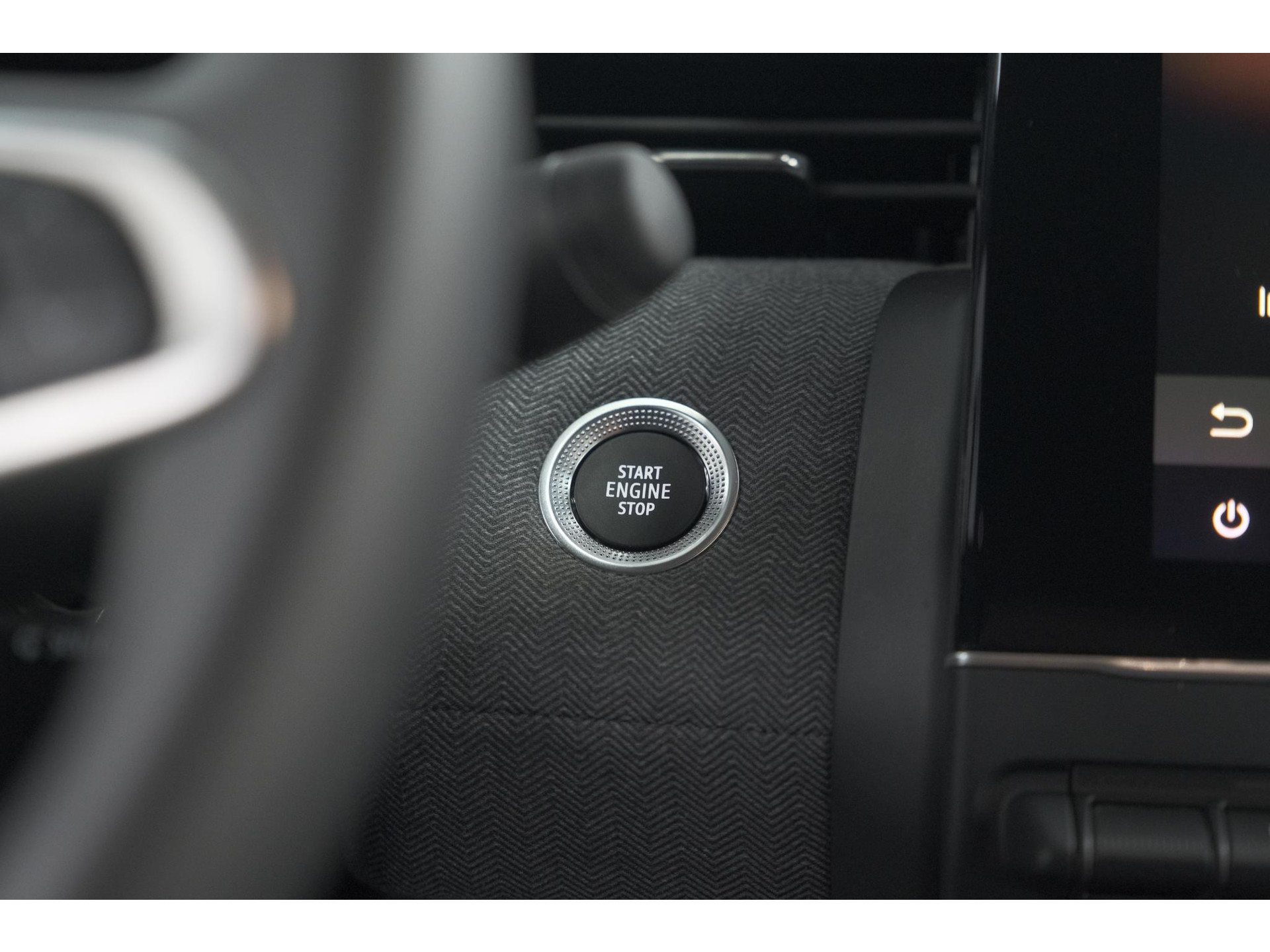 Renault Clio 1.6 E-Tech Full Hybrid 145 techno | 360 Camera | Adaptieve Cruise Control | Dodehoekdetectie | 9.3 Inch Groot Scherm