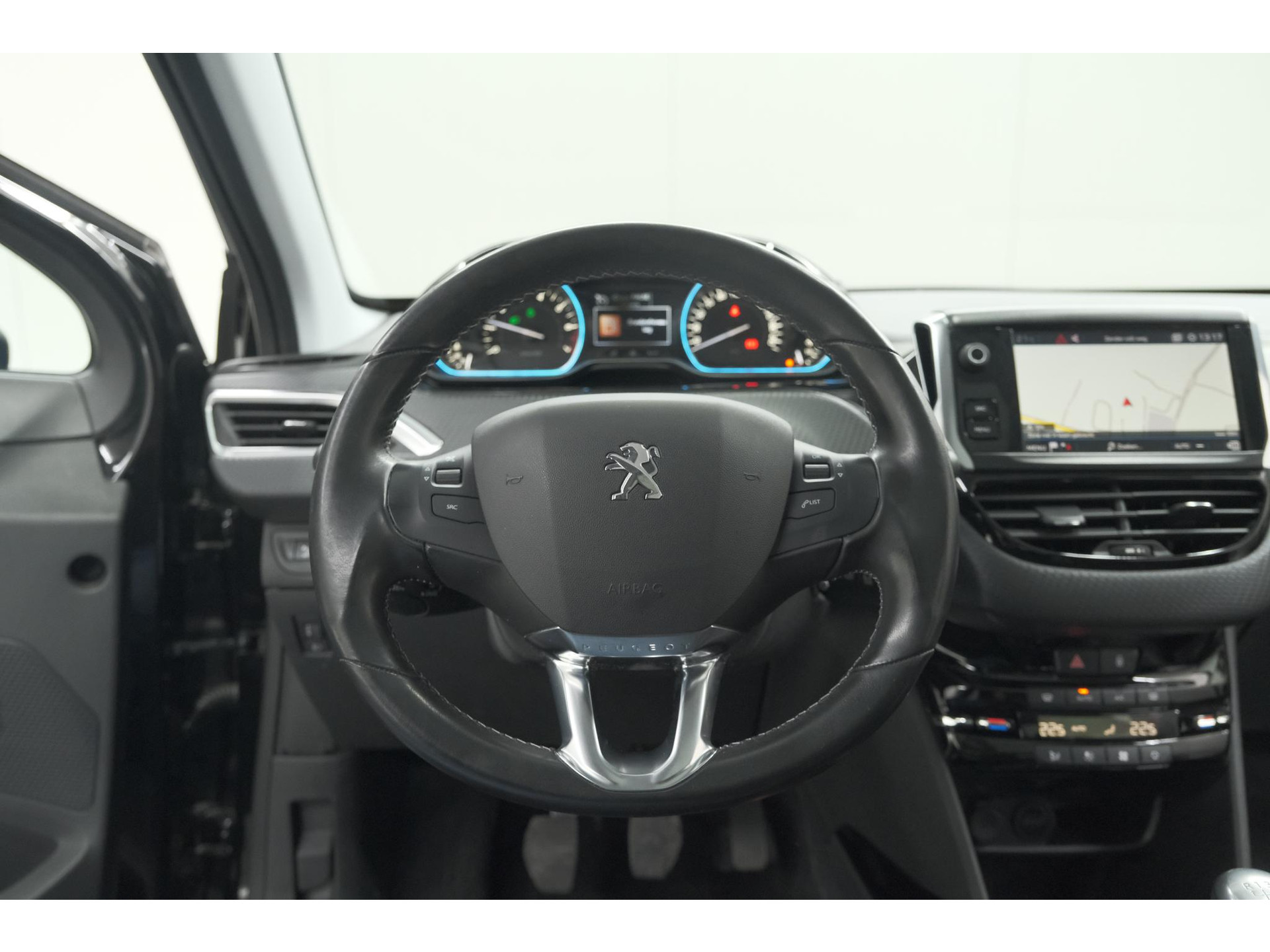 Peugeot 2008 PureTech 110 Allure | Panoramadak | Navigatie | Camera | Parkeersensoren