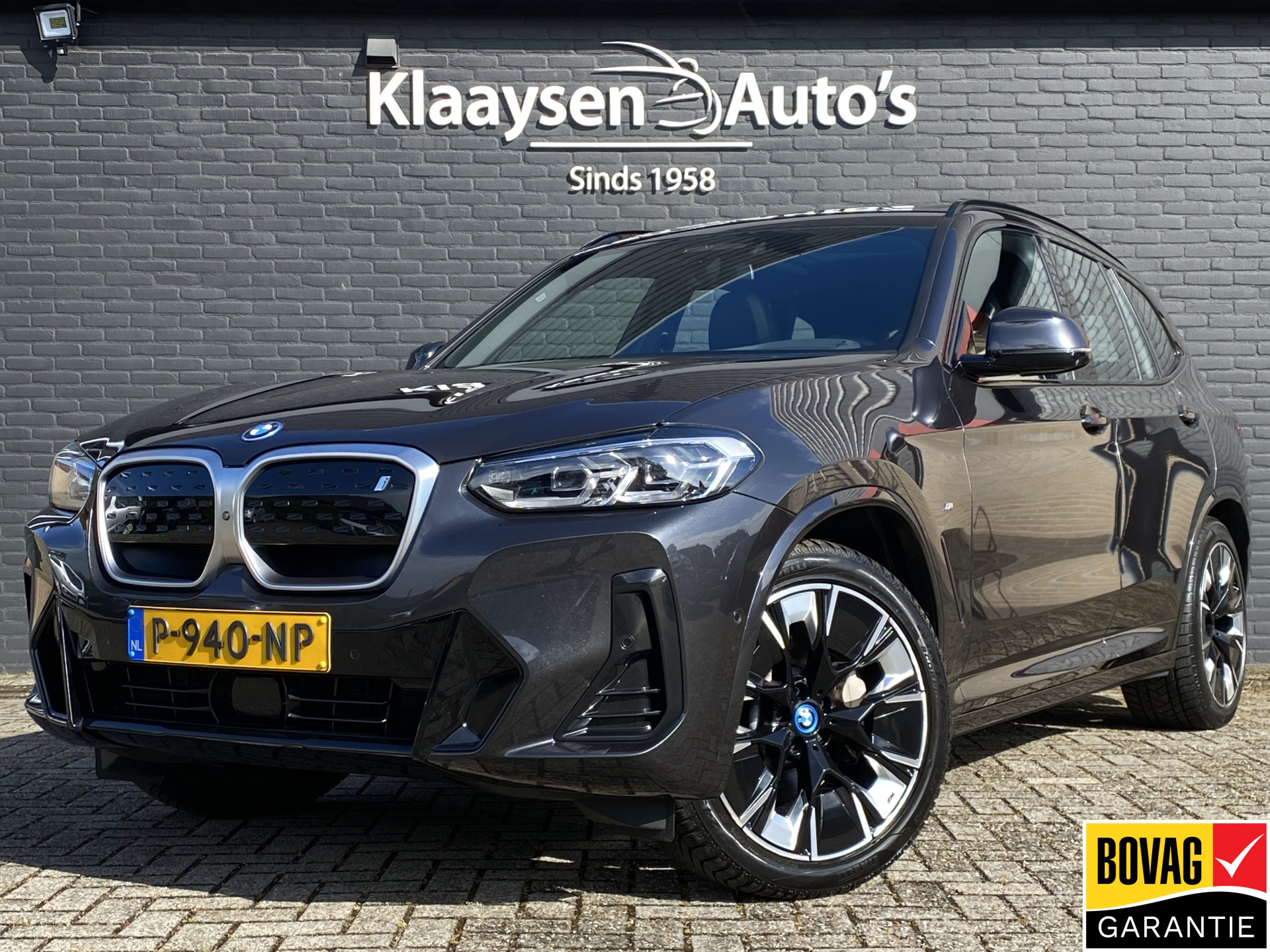 BMW iX3 M Sport High Executive 80 kWh | 1e eigenaar | dealer onderhouden | panoramadak | leder interieur | SOH accu 99.5%