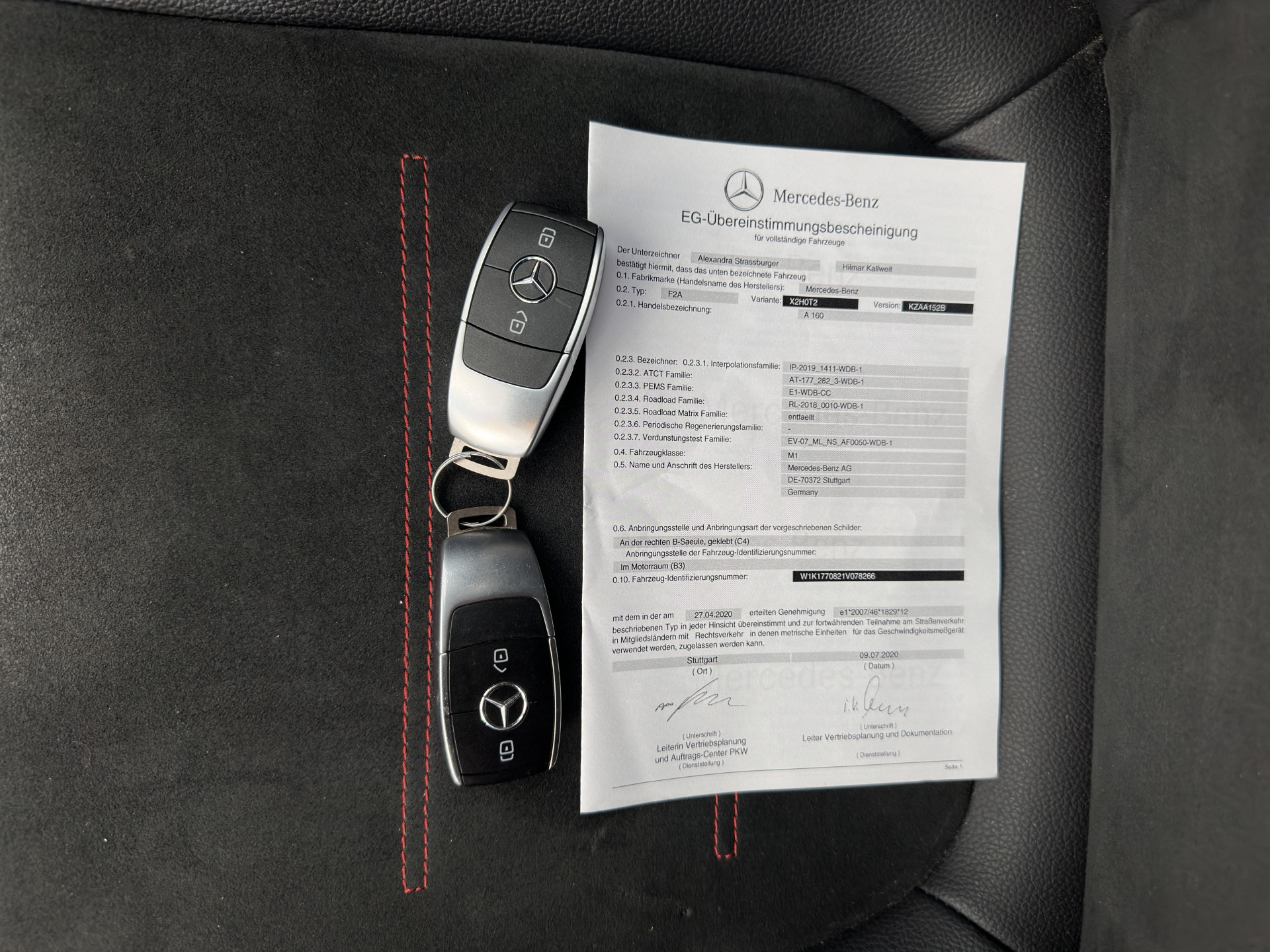 Mercedes-Benz A-klasse 160 AMG-Sportpack Business-Solution (INCL-BTW) *WIDESCREEN-DIGI-COCKPIT | FULL-LED | LEATHER-MICROFIBRE | CAMERA | DYNAMIC-SELECT | CRUISE | HEATED-SPORTSEATS | PRIVACY-GLASS | DAB | AMBIENT-LIGHT | 18"ALU*