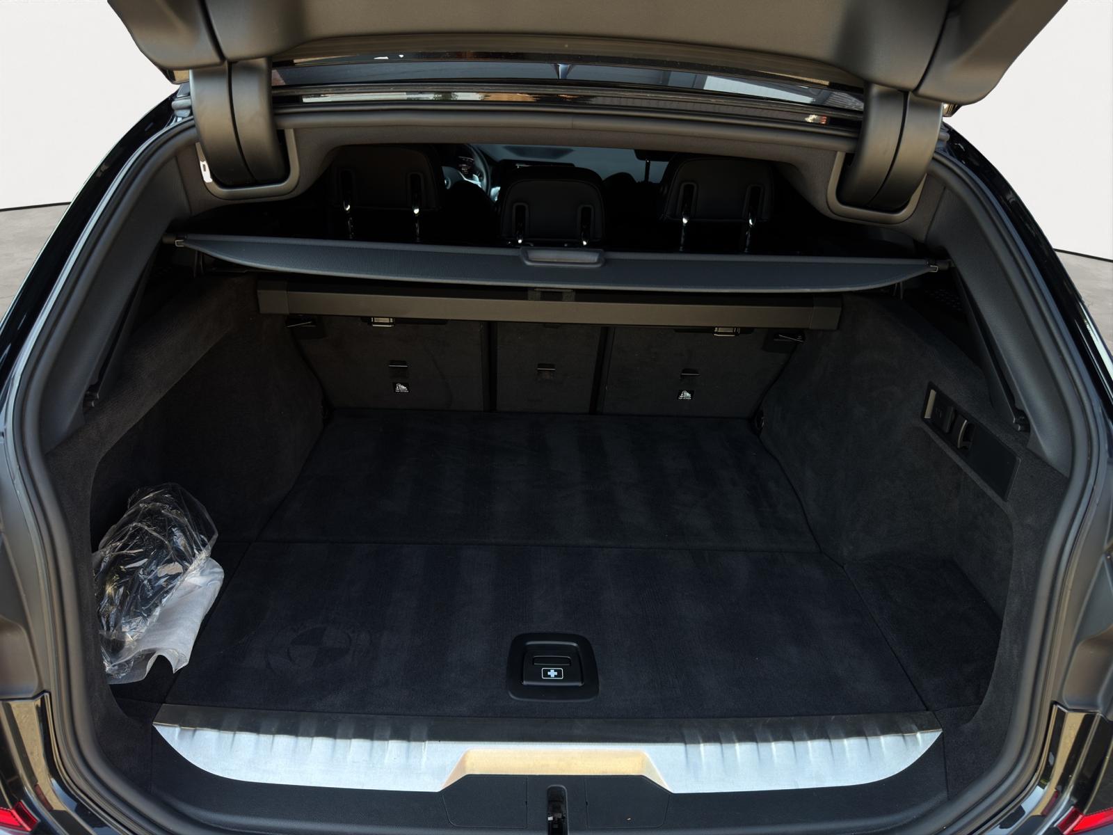 BMW 3-serie Touring 330E 292PK M-Sport Shadow Dode-Hoek Camera