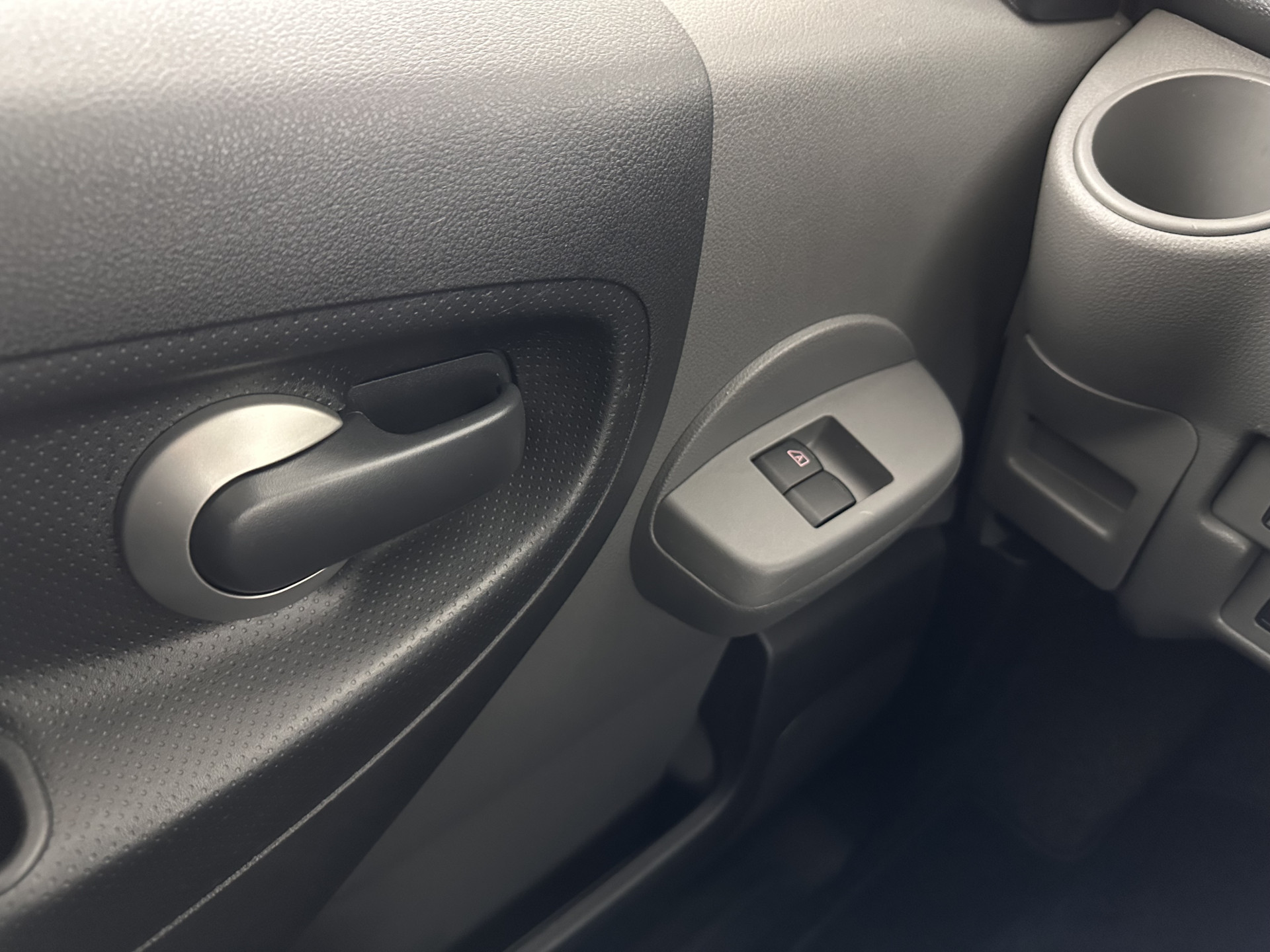 Nissan e-NV200 Evalia 40 kWh Connect Edition [ 7-Pers. ] {SOH-95%} (INCL-BTW) *NAVI-FULLMAP | CAMERA | HEATED-COMFORTSEATS | DAB | PRIVACYGLASS | ECC | CRUISE | 15''ALU*