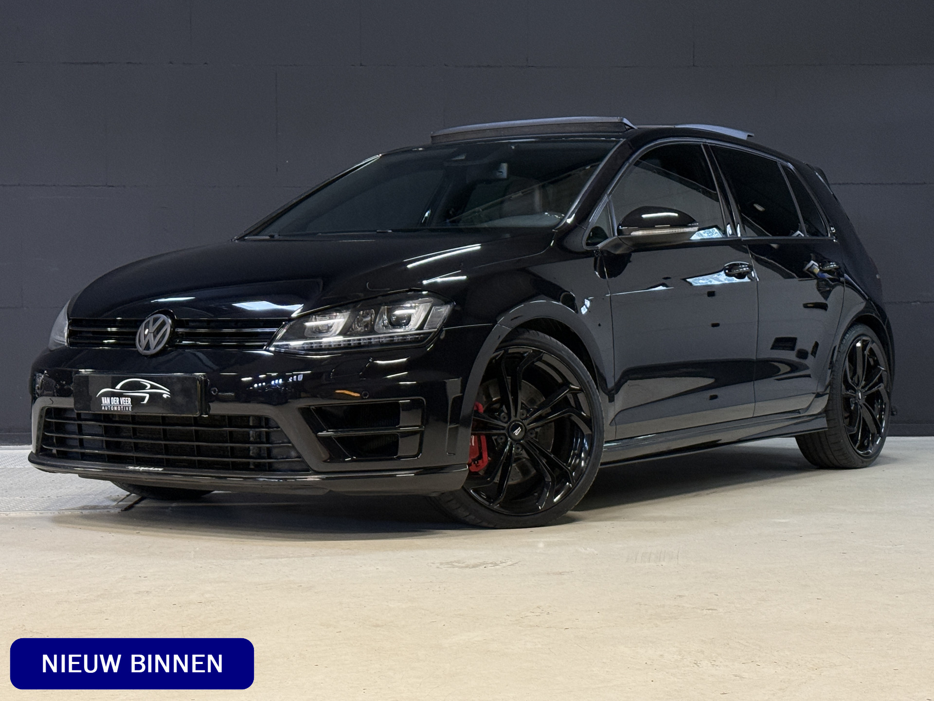 Volkswagen Golf 2.0 TSI R 4Motion | Camera | Panoramadak | 300PK | Stoelverwarming | Leder