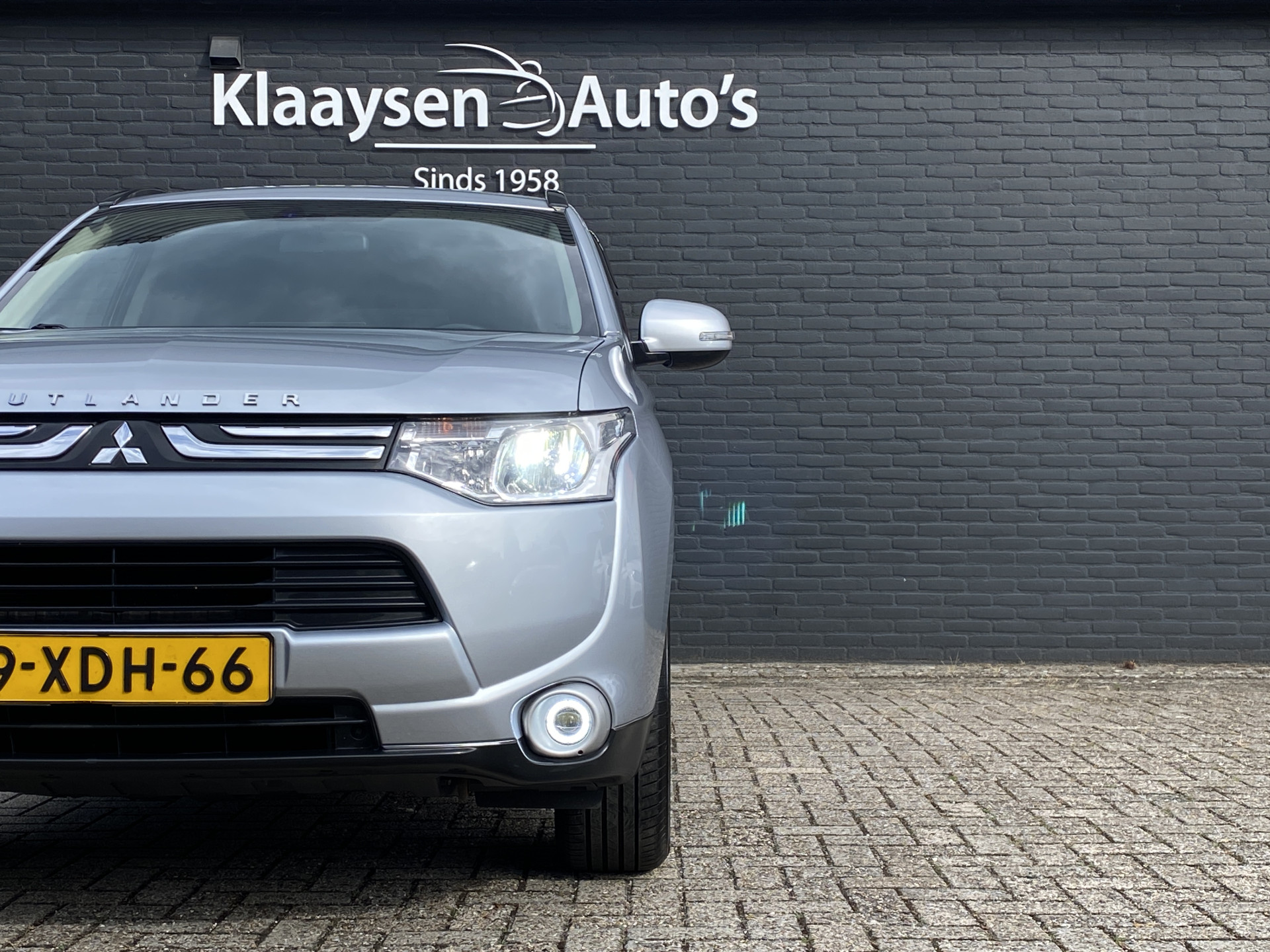 Mitsubishi Outlander 2.0 Intense 150 pk AUT. | dealer onderh. | lichtmetaal 18 inch | trekhaak | cruise control | apple carplay - android