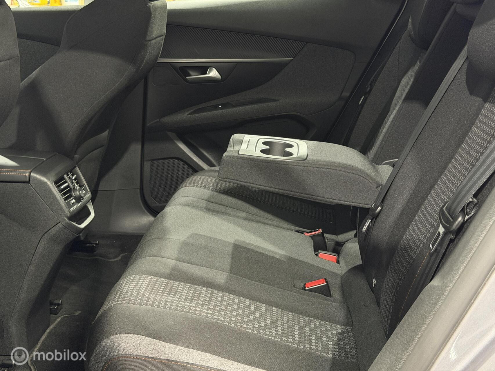 Peugeot 3008 1.2 PureTech Active|Automaat|CarPlay|Camera|Trekhaak|NAP