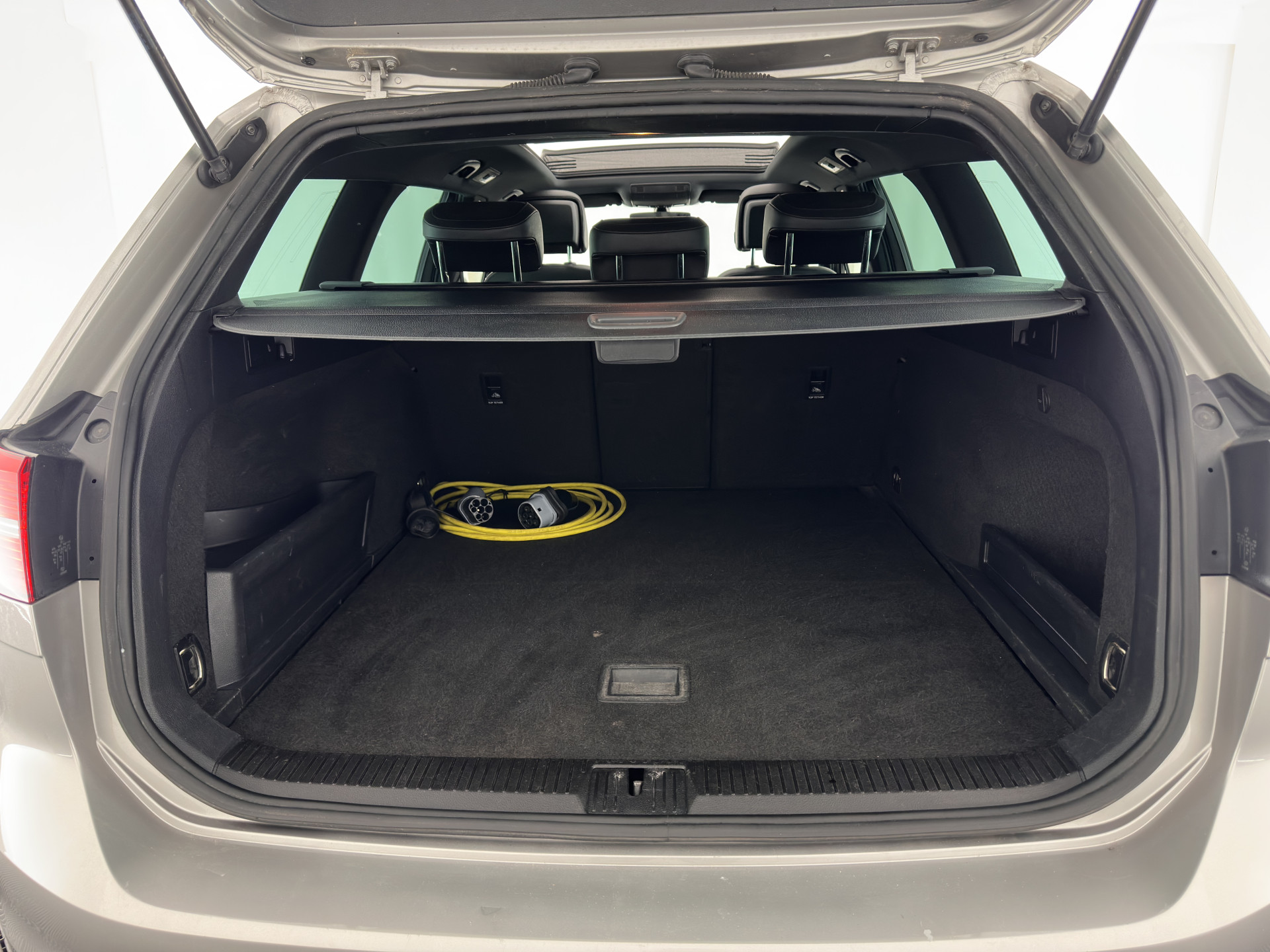 Volkswagen Passat Variant 1.4 TSI GTE Highline Plug-in Aut. *PANO | LEATHER-ALCANTARA | FULL-LED | CAMERA | NAVI-FULLMAP | ADAPTIVE-CRUISE | HEATED-ERGONOMIC-SPORTSEATS | KEYLESS | PDC | ECC | PRIVACY-GLASS | TOWBAR | AMBIENT-LIGHT | KEYLESS | ..