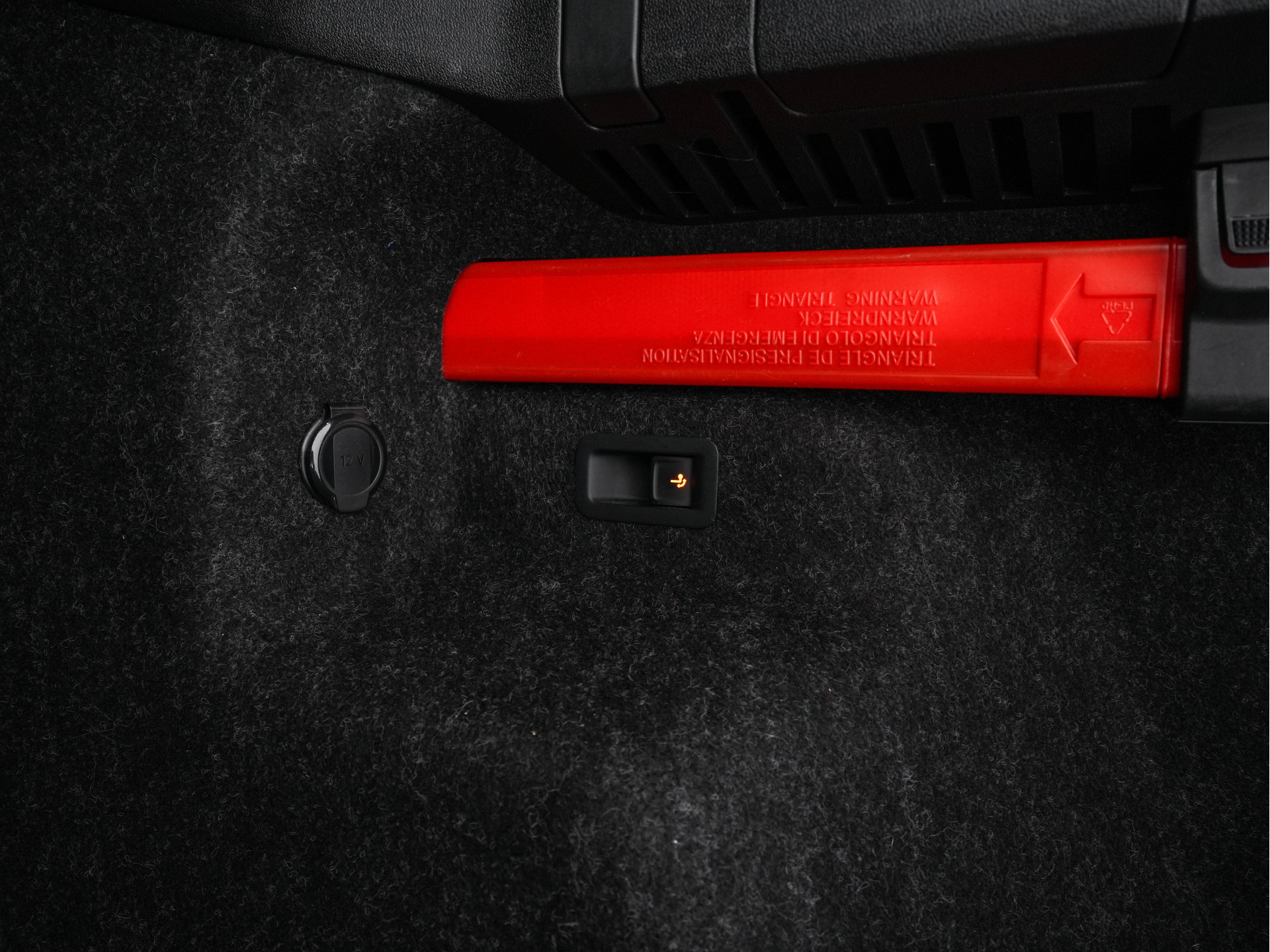 ŠKODA Enyaq iV 60 [ 3-Fase ] {SOH-87%} (INCL-BTW) *PANO | FULL-LED | DIGI-COCKPIT | CAMERA | KEYLESS | NAVI-FULLMAP | PRIVACY-GLASS | AMBIENT-LIGHT | ECC | COMFORT-SEATS | DAB + | PDC | CRUISE | CARPLAY | TOWBAR | 19 "ALU*