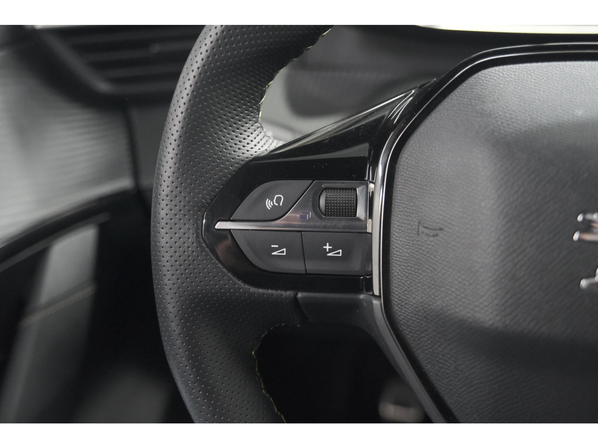 Peugeot 208 PureTech 100 GT | Camera | Adaptieve Cruise Control | Navigatie | Apple Carplay