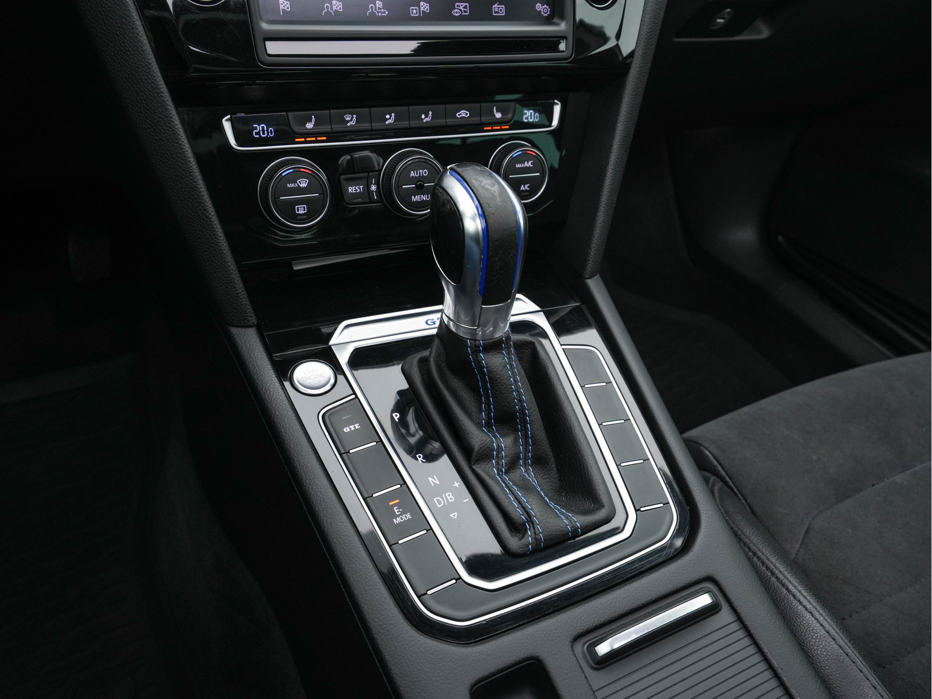 Volkswagen Passat Variant 1.4 TSI GTE Highline Plug-in Aut. *PANO | LEATHER-ALCANTARA | FULL-LED | CAMERA | NAVI-FULLMAP | ADAPTIVE-CRUISE | HEATED-ERGONOMIC-SPORTSEATS | KEYLESS | PDC | ECC | PRIVACY-GLASS | TOWBAR | AMBIENT-LIGHT | KEYLESS | ..