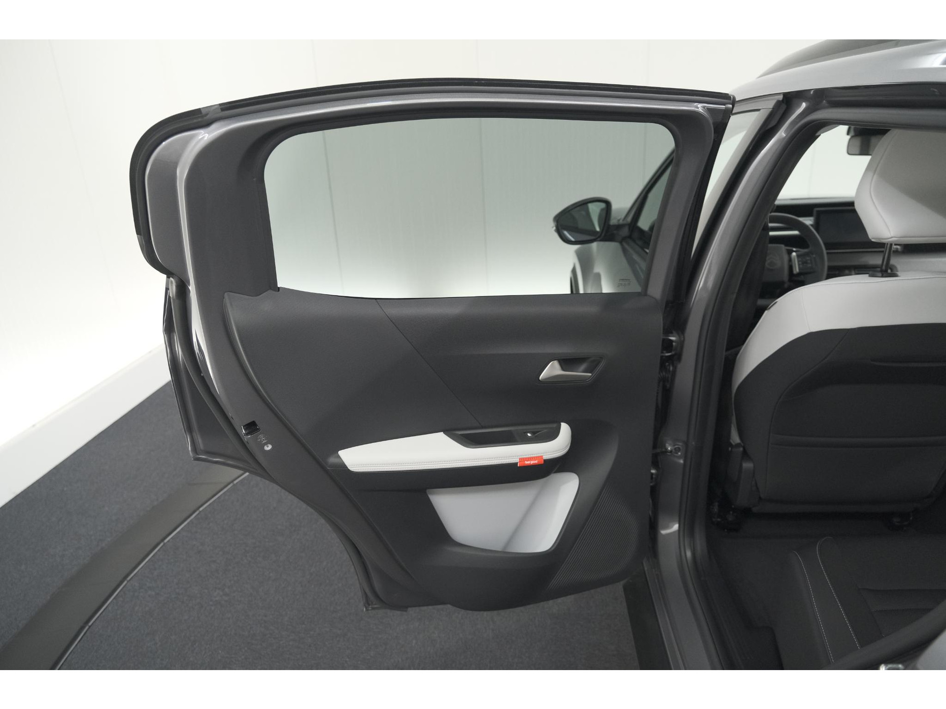 Citroen Ë-C3 Aircross Plus 113pk Extended Range 54 kWh | 11 KW Lader | Camera | Apple CarPlay | Parkeersensoren