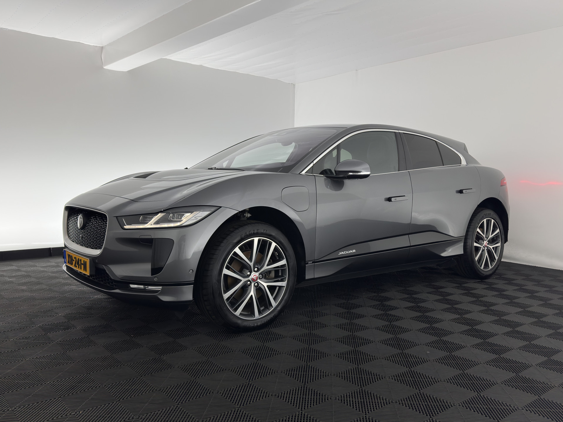 Jaguar I-PACE EV400 HSE 90 kWh AWD (INCL-BTW) *PANO | LEATHER | FULL-LED | MERIDIAN-AUDIO | TOP-VIEW | MEMORY-PACK | BLIND-SPOT | DIGI-COCKPIT | KEYLESS | DAB+ | NAVI-FULLMAP | ECC | HEATED-COMFORTSEATS | PDC | CCS-FASTLOADER