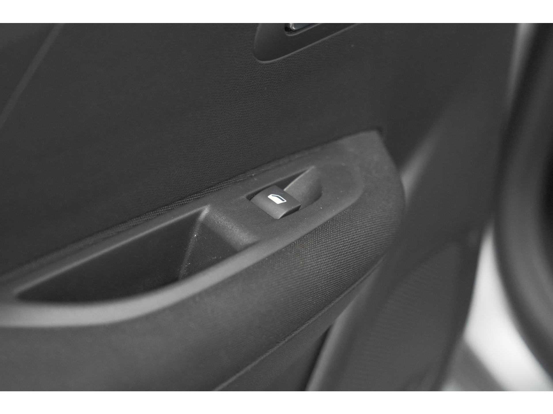 Peugeot 208 PureTech 100 Active | Parkeersensoren | Navigatie | Apple Carplay