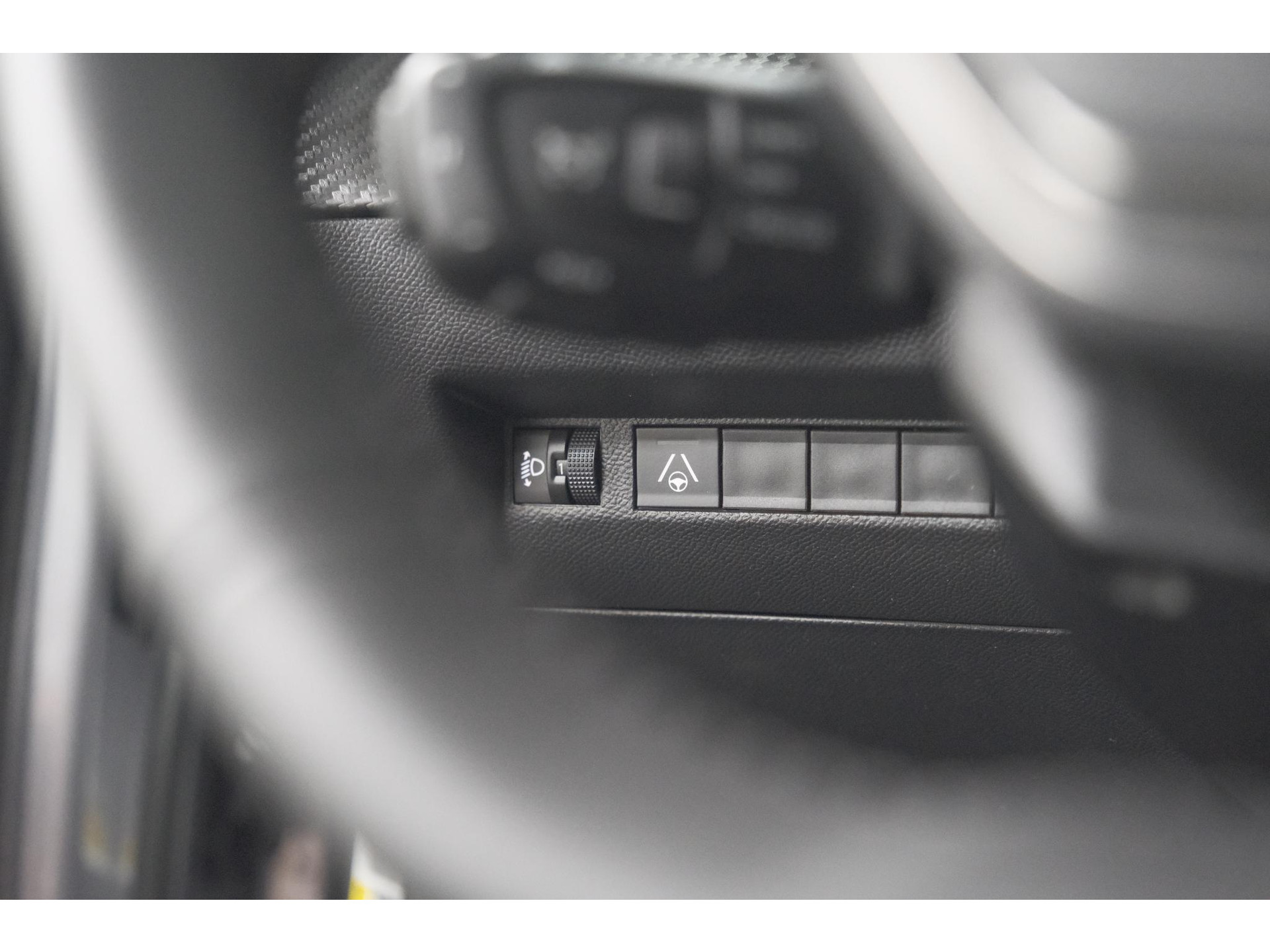 Peugeot 2008 Hybrid 136 e-DCS6 Allure | 360 Camera | Adaptieve Cruise Control | Dodehoekdetectie | Navigatie