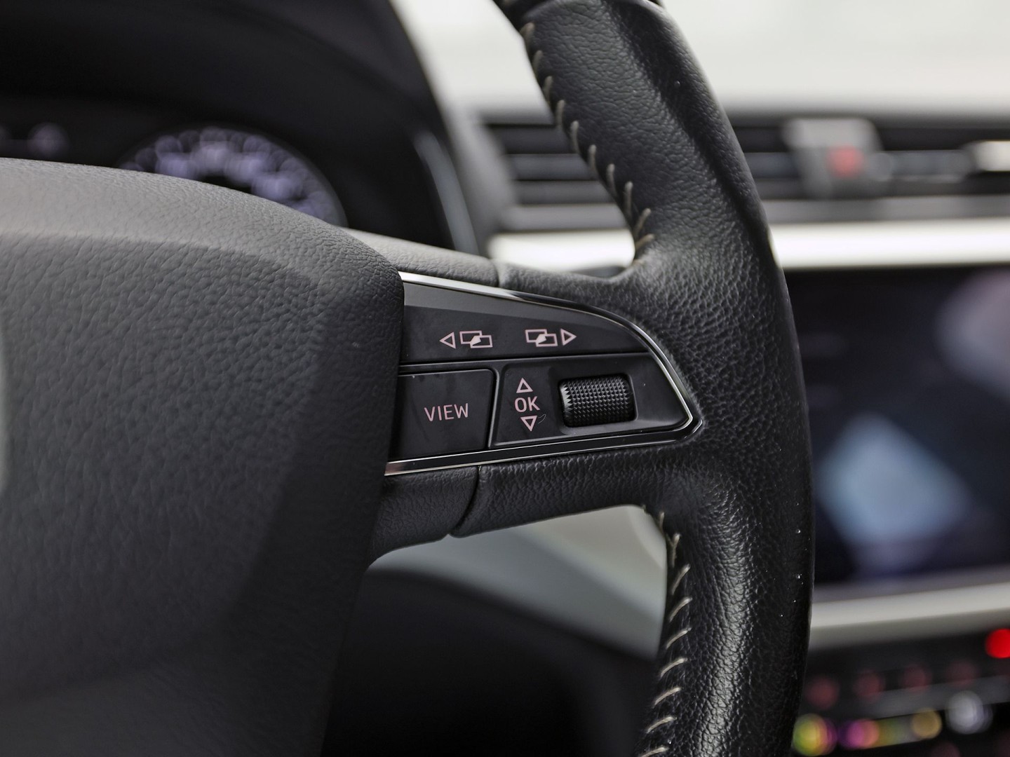 SEAT Arona 1.0 TSI Sport (APPLE CARPLAY, GROOT NAVI, CLIMATE, ZWART HEMEL, SPORTSTOELEN, PARKEERSENSOREN, ELEK PAKKET, CRUISE, NIEUWSTAAT)