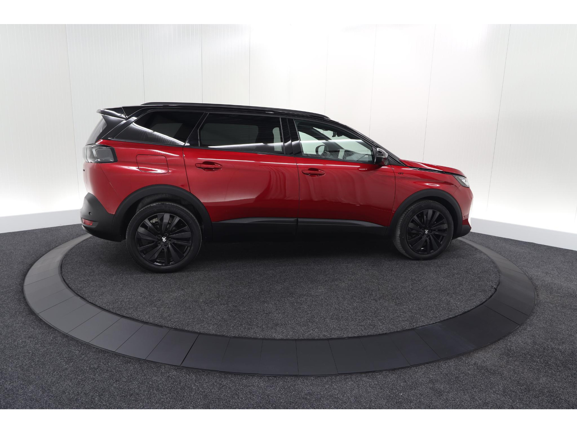 Peugeot 5008 PureTech 130 EAT8 GT Black Pack | Elektrische Kofferklep | Camera | Adaptieve Cruise Control | Dodehoekdetectie
