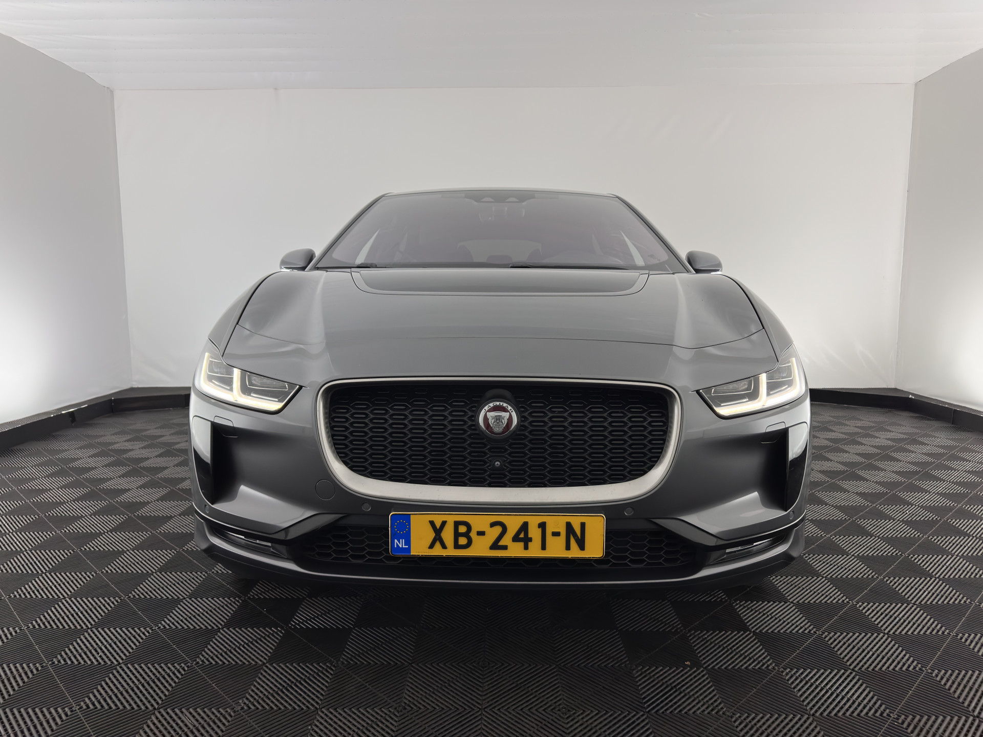 Jaguar I-PACE EV400 HSE 90 kWh AWD (INCL-BTW) *PANO | LEATHER | FULL-LED | MERIDIAN-AUDIO | TOP-VIEW | MEMORY-PACK | BLIND-SPOT | DIGI-COCKPIT | KEYLESS | DAB+ | NAVI-FULLMAP | ECC | HEATED-COMFORTSEATS | PDC | CCS-FASTLOADER