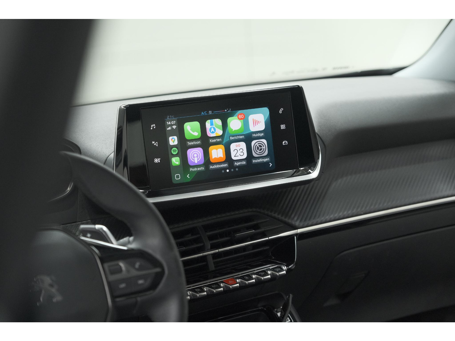 Peugeot 2008 PureTech 130 EAT8 Active | Parkeersensoren | Navigatie | Apple Carplay