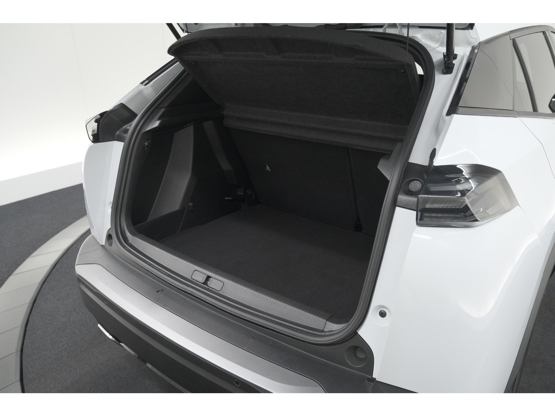 Peugeot 2008 1.2 Hybrid 145 Allure | Apple Carplay | Climate Control | Parkeersensoren Voor + Achter
