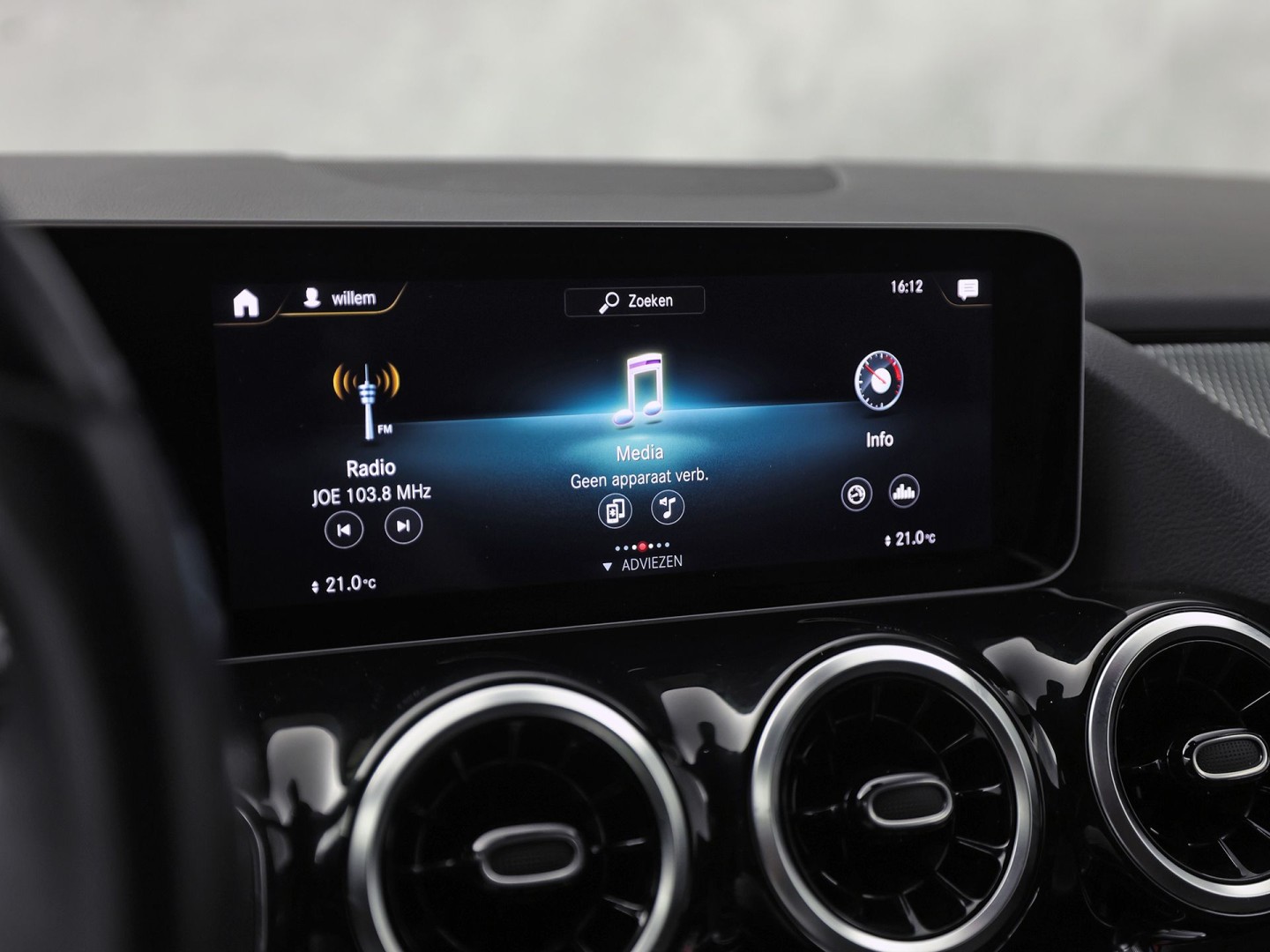 Mercedes-Benz B-Klasse 200 Business Solution Luxury 163Pk Automaat (GROOT NAVI, LEDER, CAMERA, GETINT GLAS, SPORTSTOELEN, STOELVERWARMING, TREKHAAK, NIEUWE APK, NIEUWSTAAT)