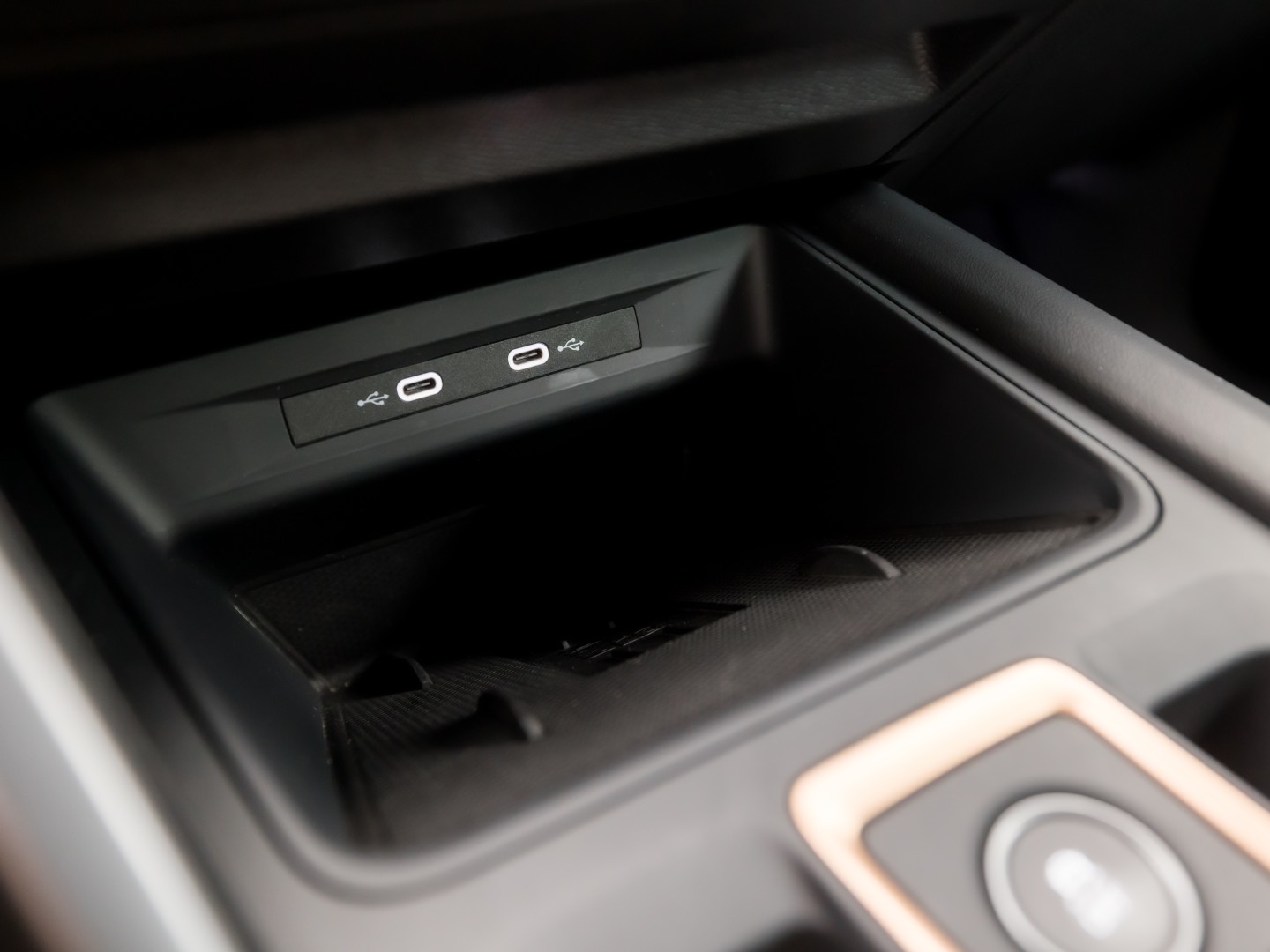CUPRA Leon 1.5 TSI Sport 150Pk Automaat (APPLE CARPLAY, GROOT NAVI, KUIPSTOELEN, SENNHEISER AUDIO, CAMERA, STUUR/STOELVERWARMING, GETINT GLAS, NIEUWSTAAT)