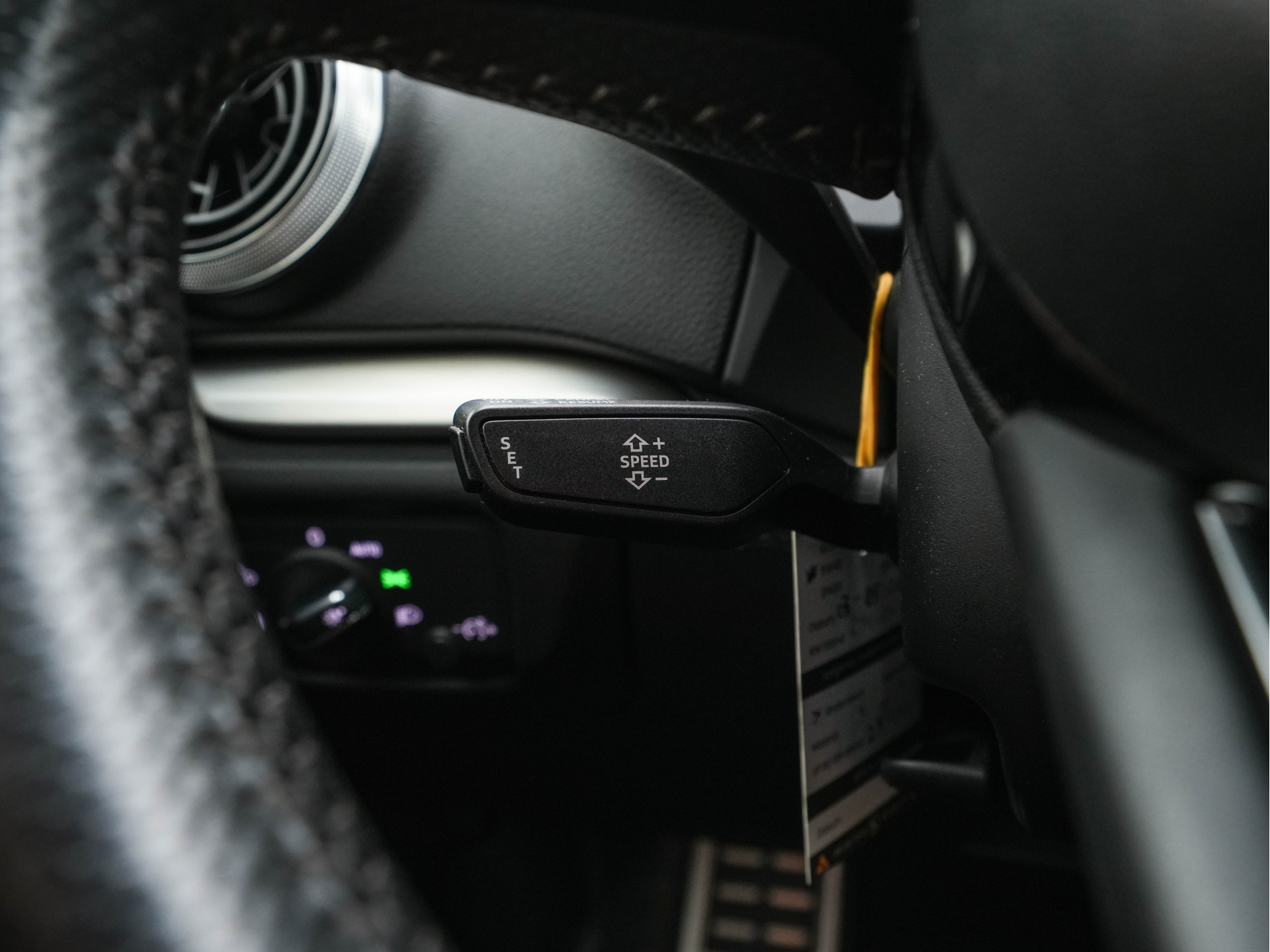 Audi A3 Sportback 1.5 TFSI CoD S-Line-Sportpack Edition Aut. *FULL-LED | LEATHER-FABRIC | NAVI-FULLMAP | SPORT-SEATS | AUDI-SOUND | ECC | PDC | PRIVACY-GLASS | CRUISE | 18''ALU*