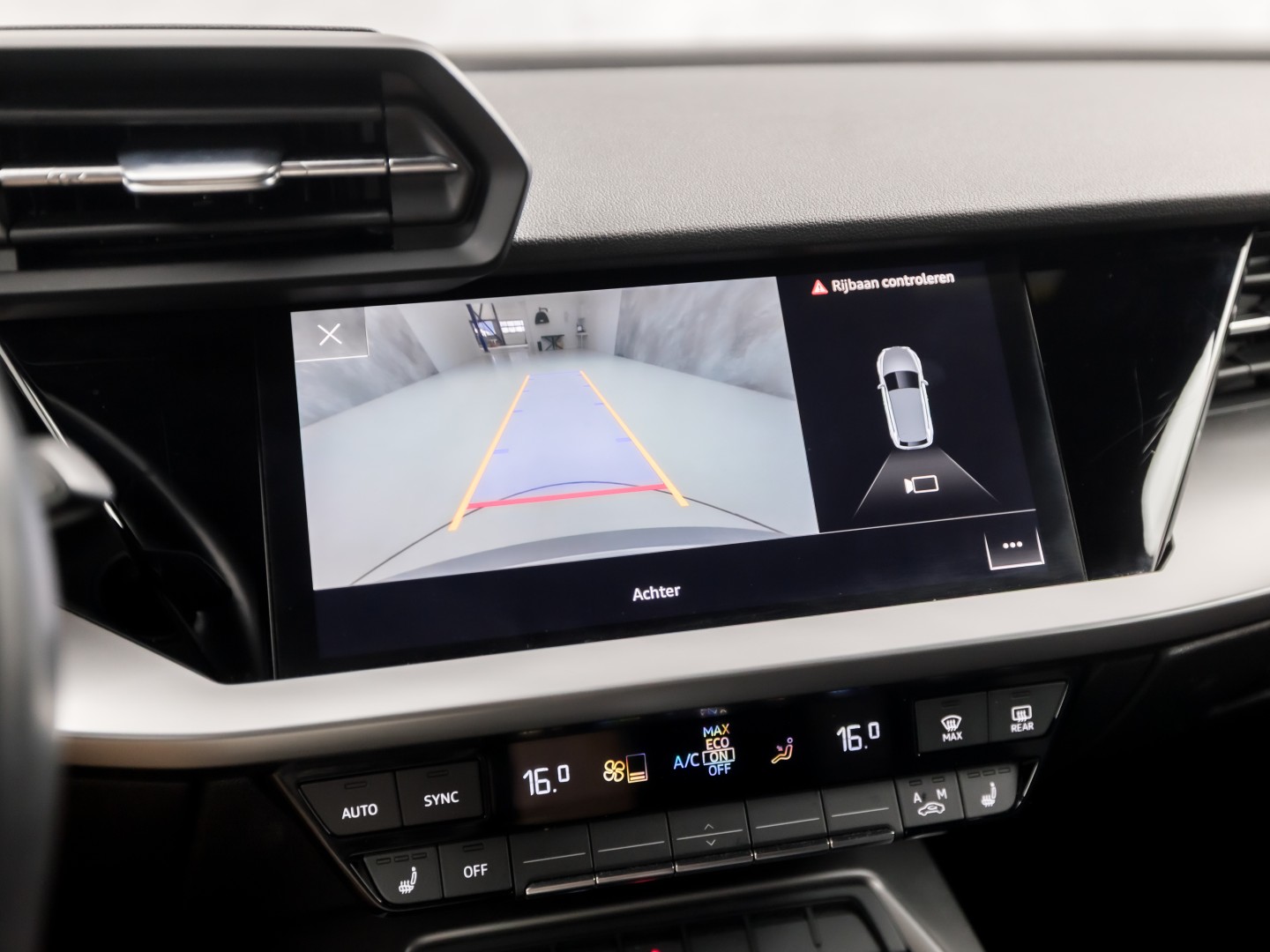 Audi A3 Sportback 30 TFSI Sport (APPLE CARPLAY, GROOT NAVI, CAMERA, ELEK STOEL, ADAPTIVE CRUISE, STOELVERWARMING, SPORTSTOELEN, GETINT GLAS, KEYLESS START, NIEUWSTAAT)