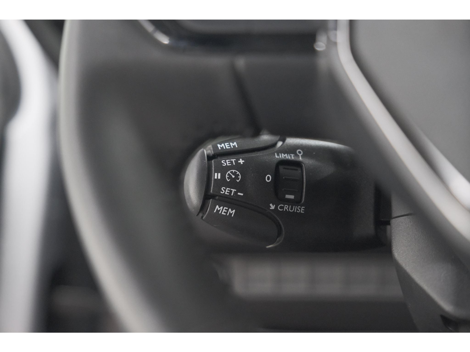 Peugeot 208 1.2 Hybrid 110 e-DSC6 Allure | IJSKOUDE Climate Control | Apple Carplay | Parkeersensoren