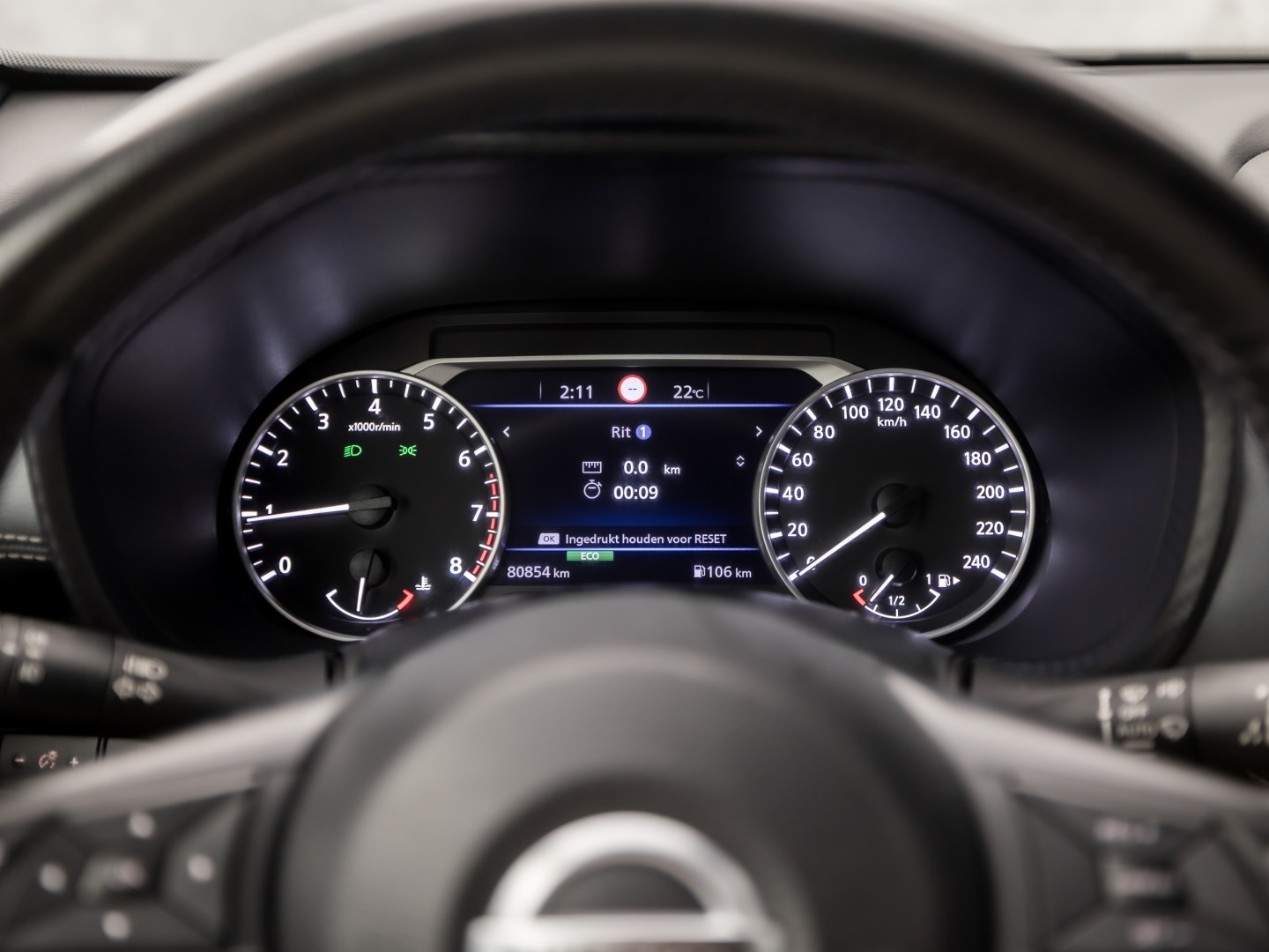Nissan Juke 1.0 DIG-T N-Connecta Black Sport (APPLE CARPLAY, NAVIGATIE, CLIMATE, CAMERA, SPORTSTOELEN, GETINT GLAS, CRUISE, NIEUWSTAAT)
